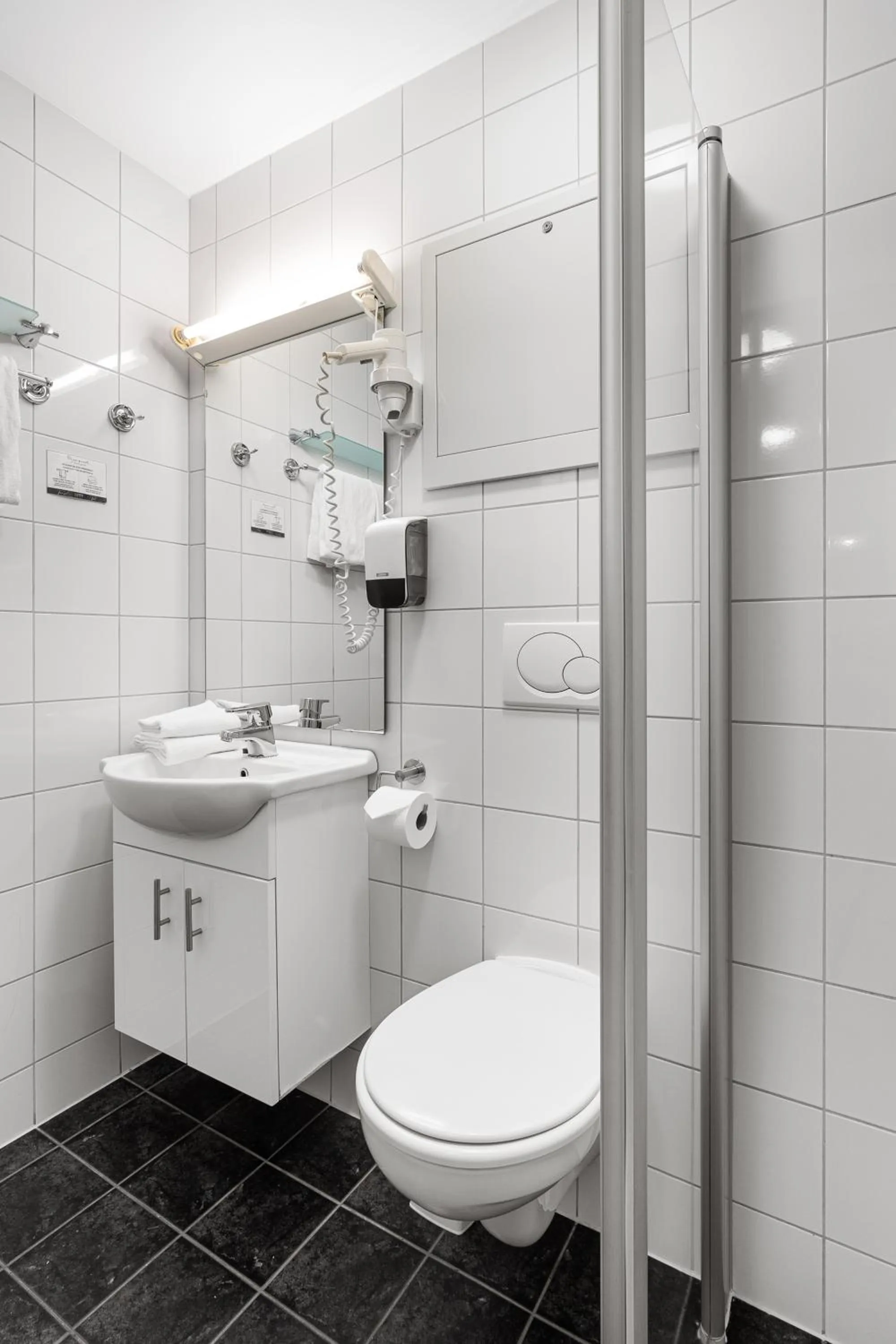 Shower in Enter City Hotel