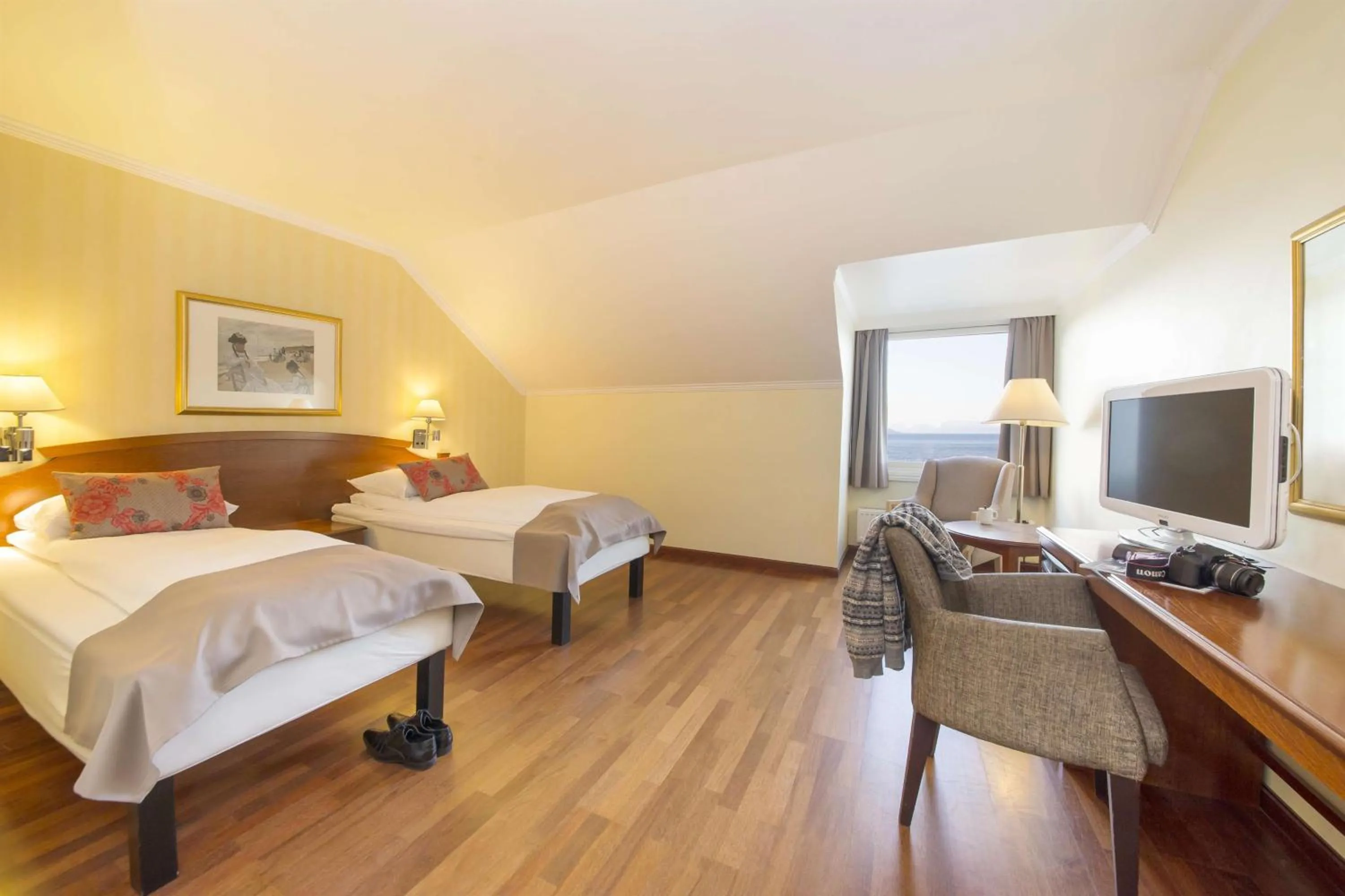 Photo of the whole room, Bed in Scandic Hammerfest