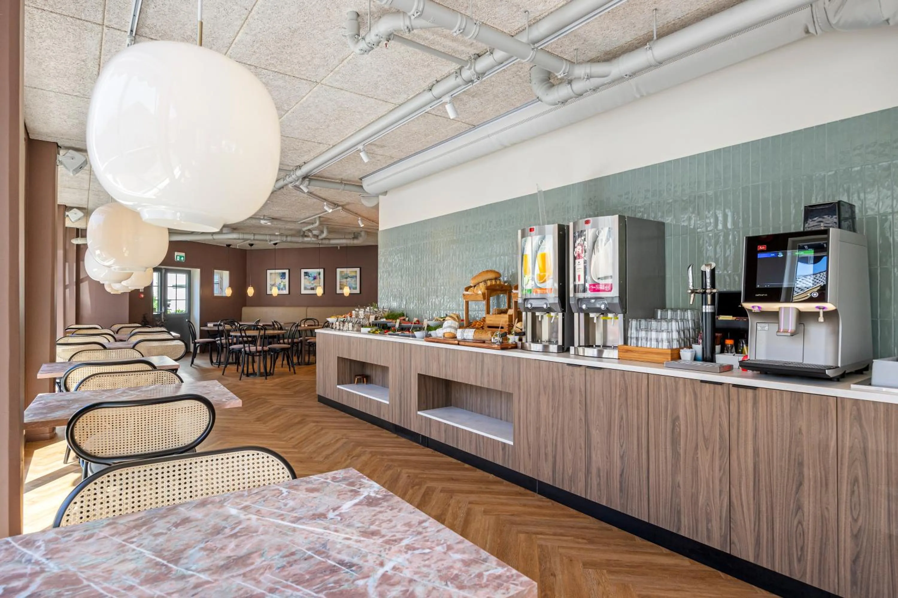 Restaurant/places to eat in Scandic Grimstad