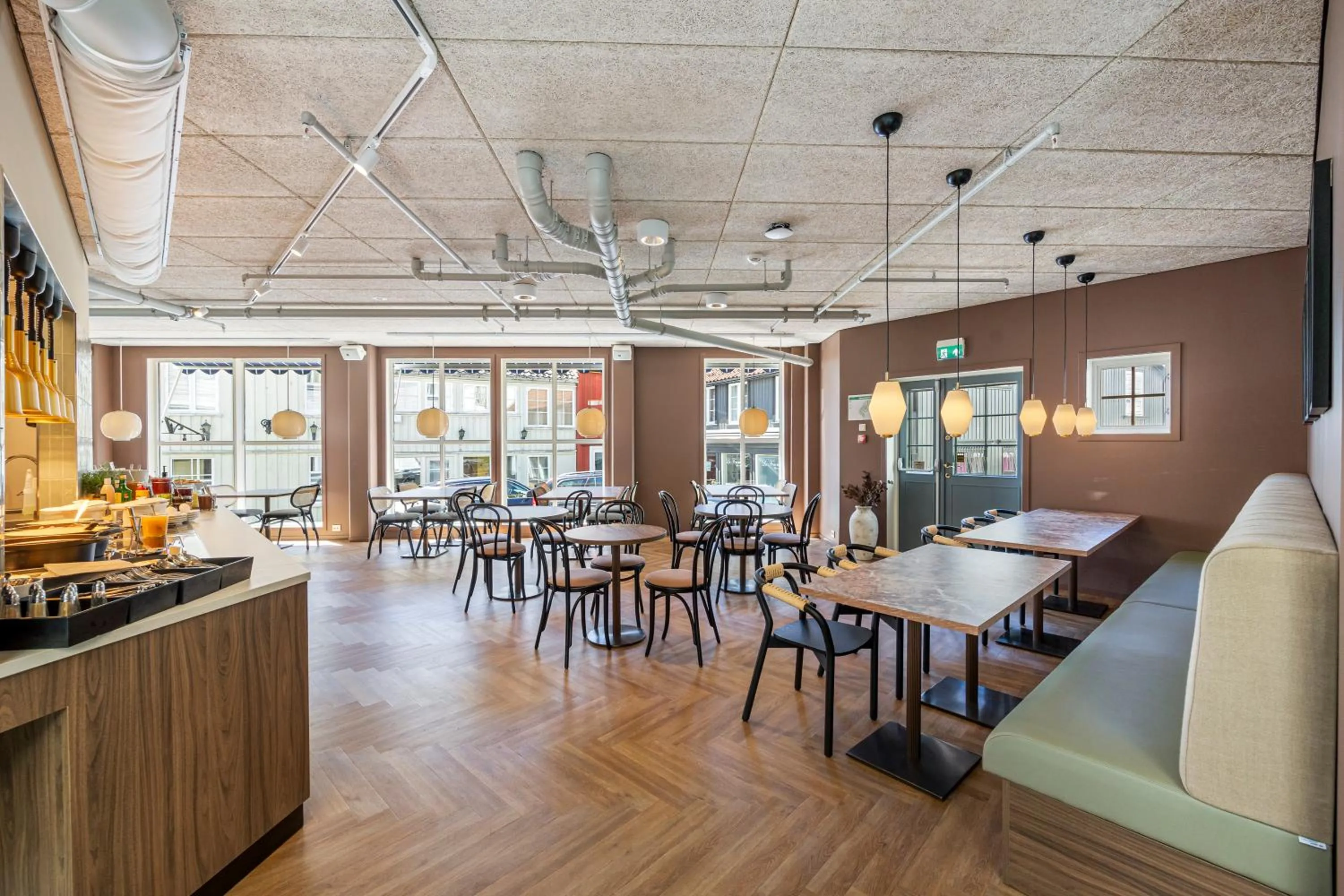 Restaurant/places to eat in Scandic Grimstad