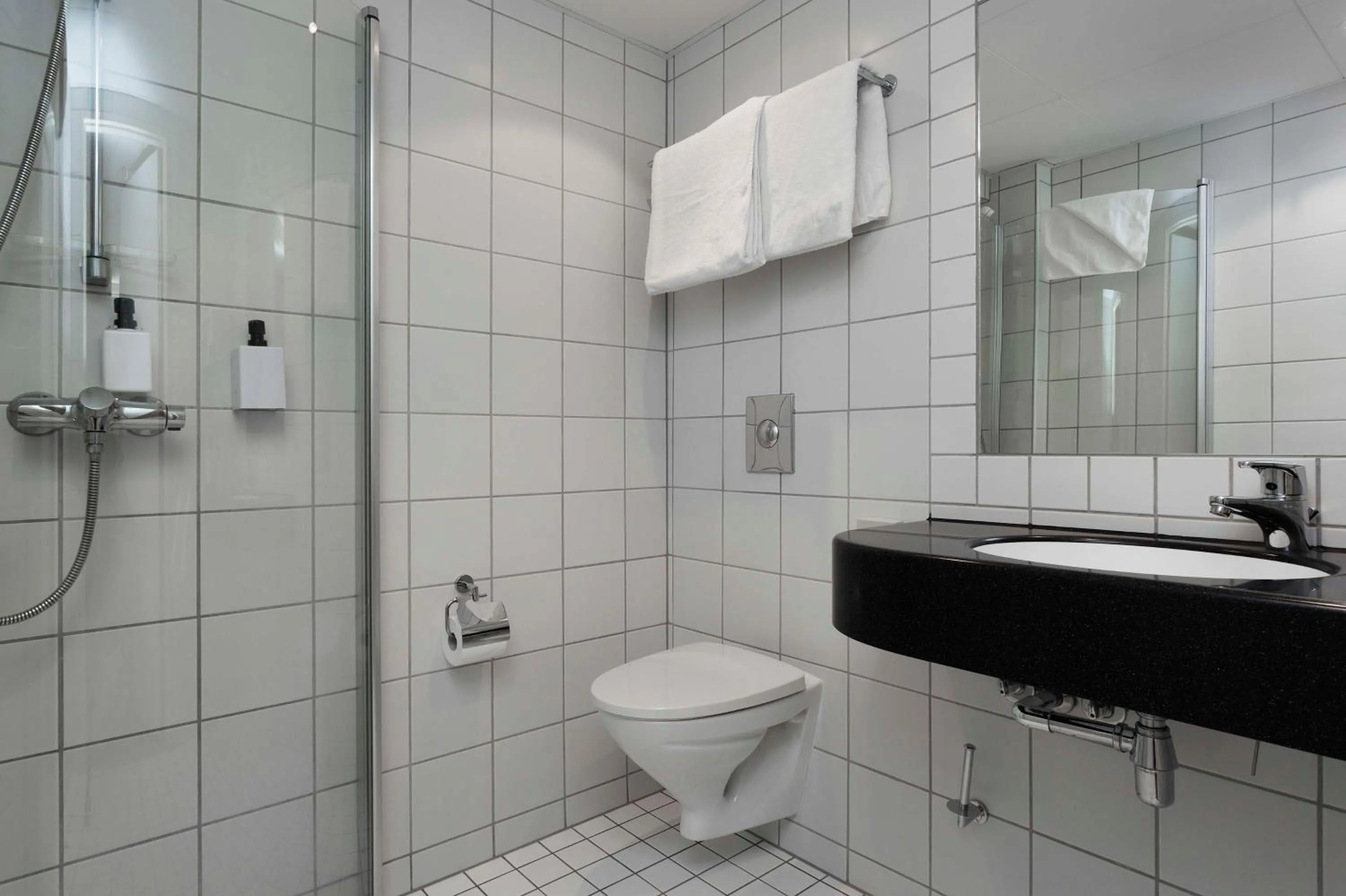 Bathroom in Scandic Kirkenes