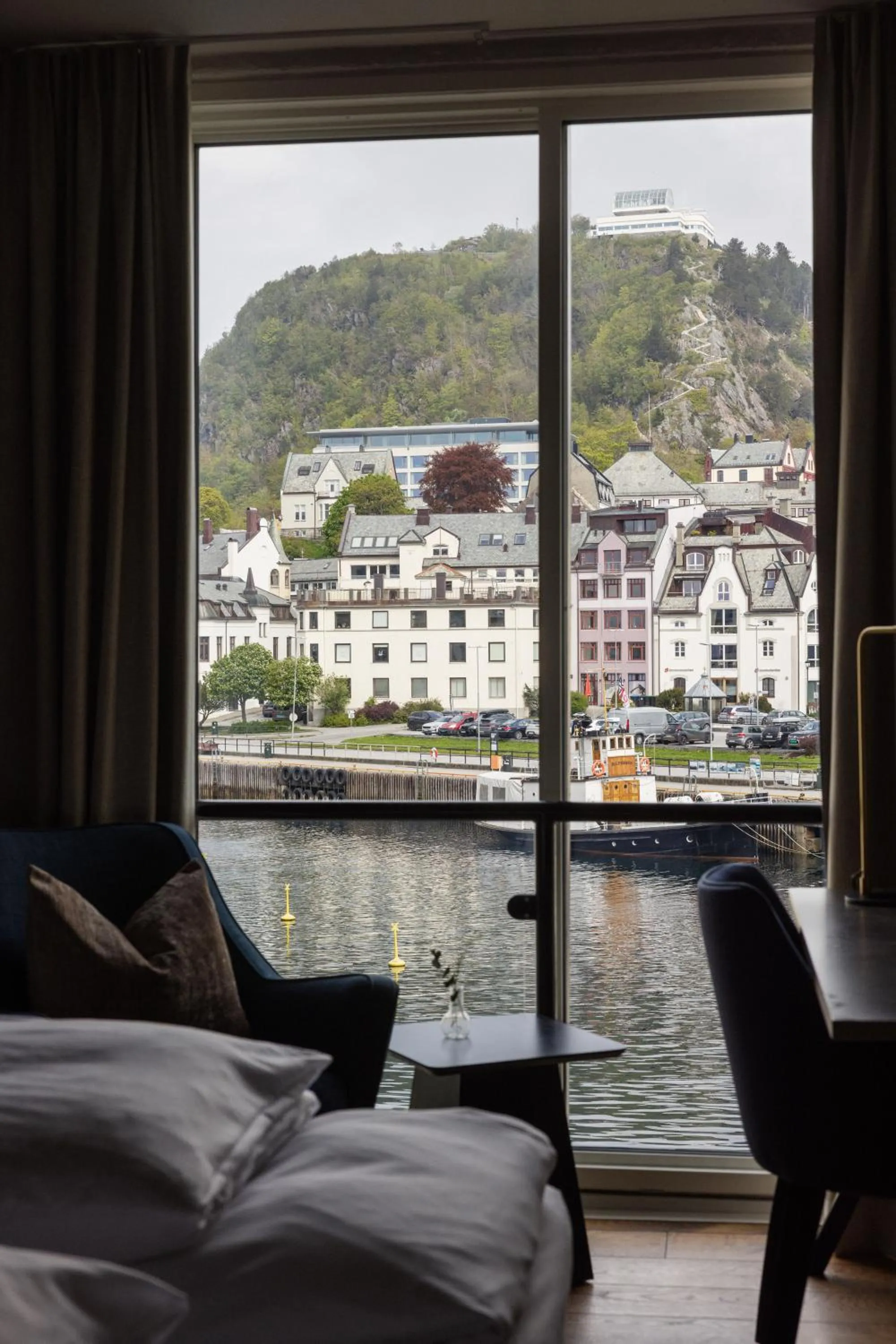 Bed in Hotel Brosundet