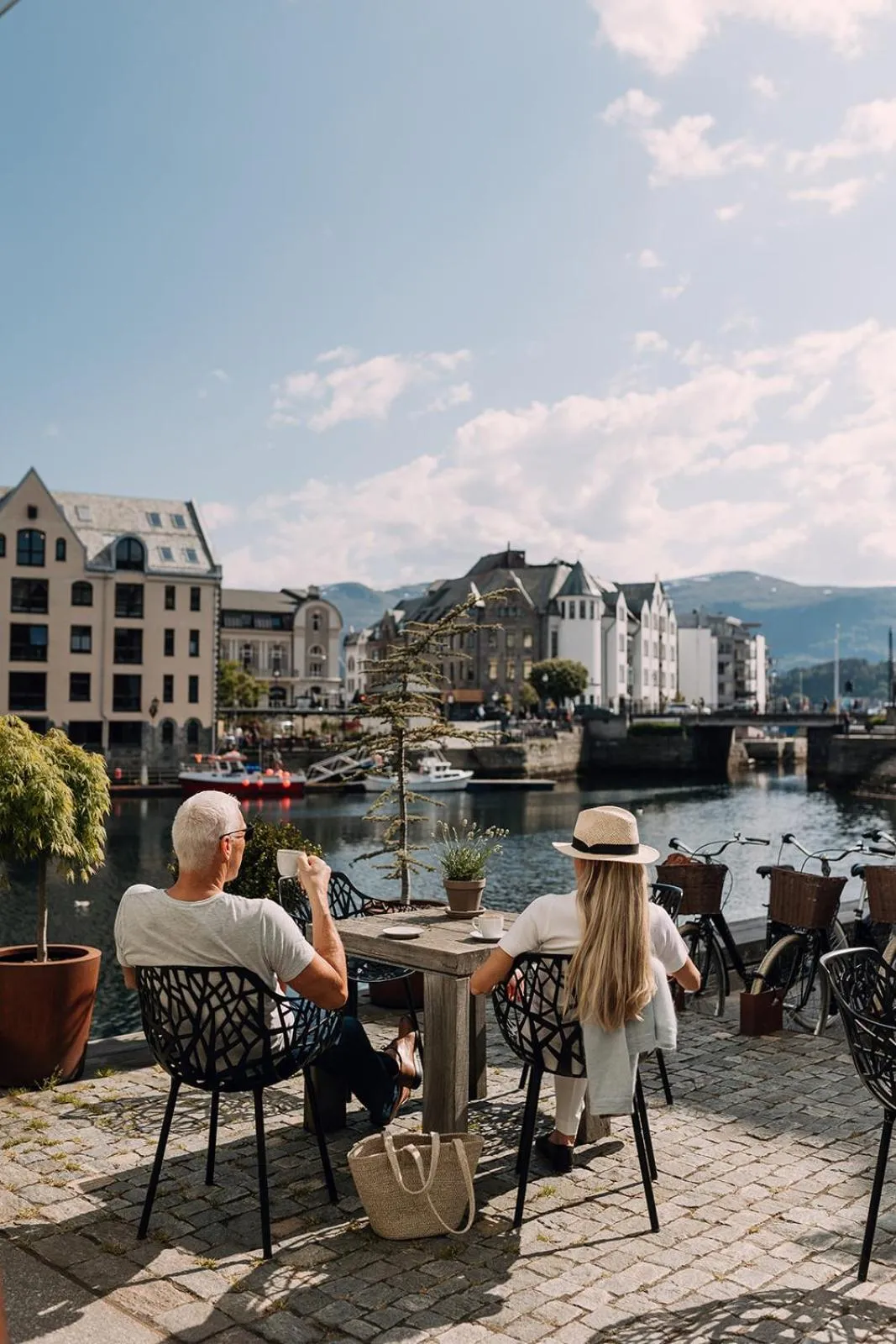 Restaurant/places to eat in Hotel Brosundet