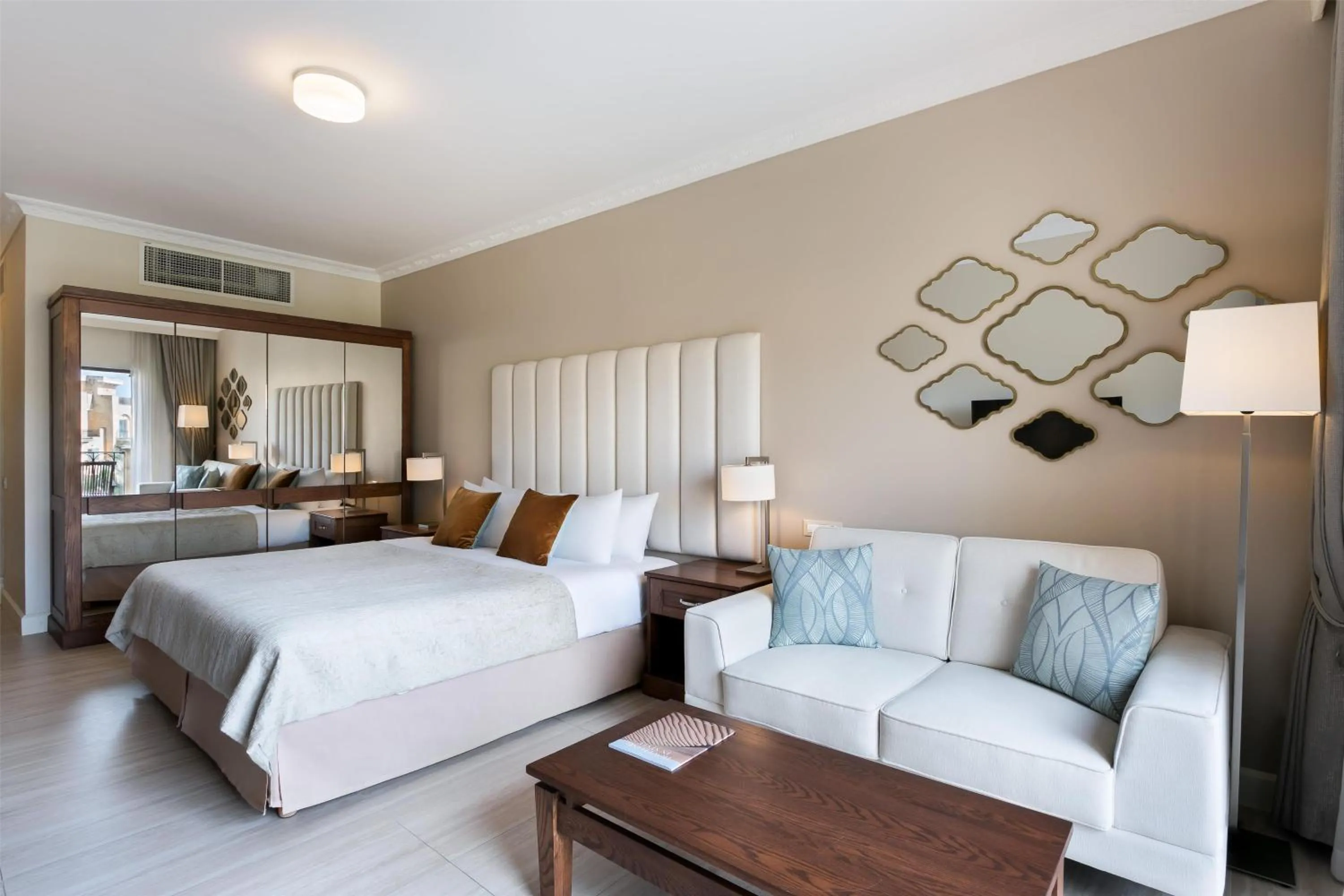 Bedroom, Bed in Kempinski Hotel San Lawrenz