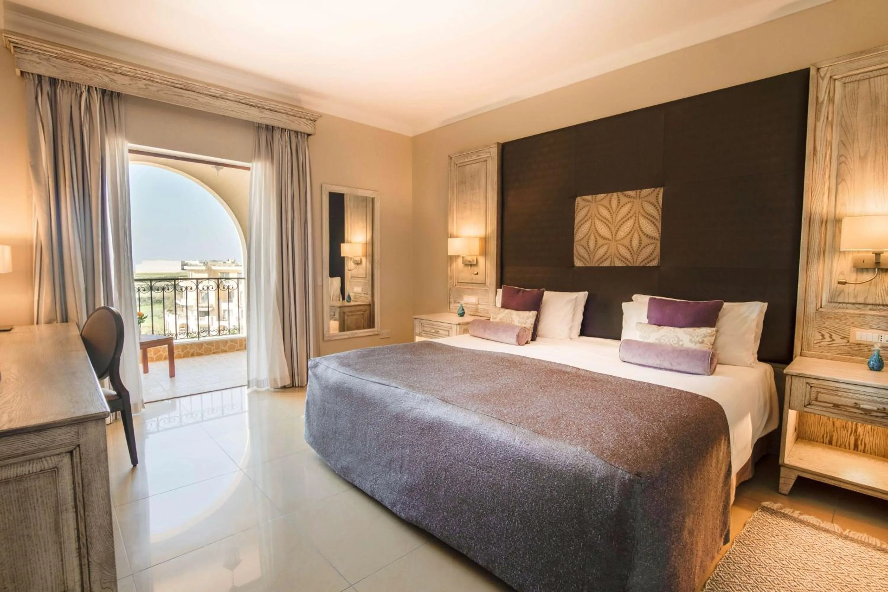 Bed in Kempinski Hotel San Lawrenz