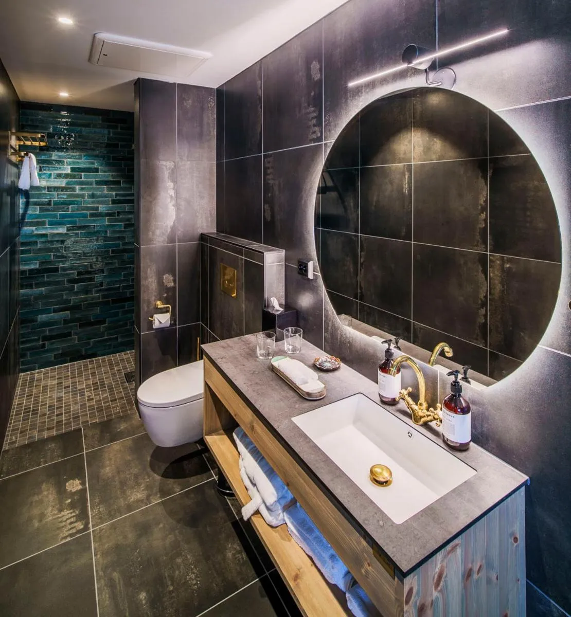 Shower in Villa Vågå - by Classic Norway Hotels