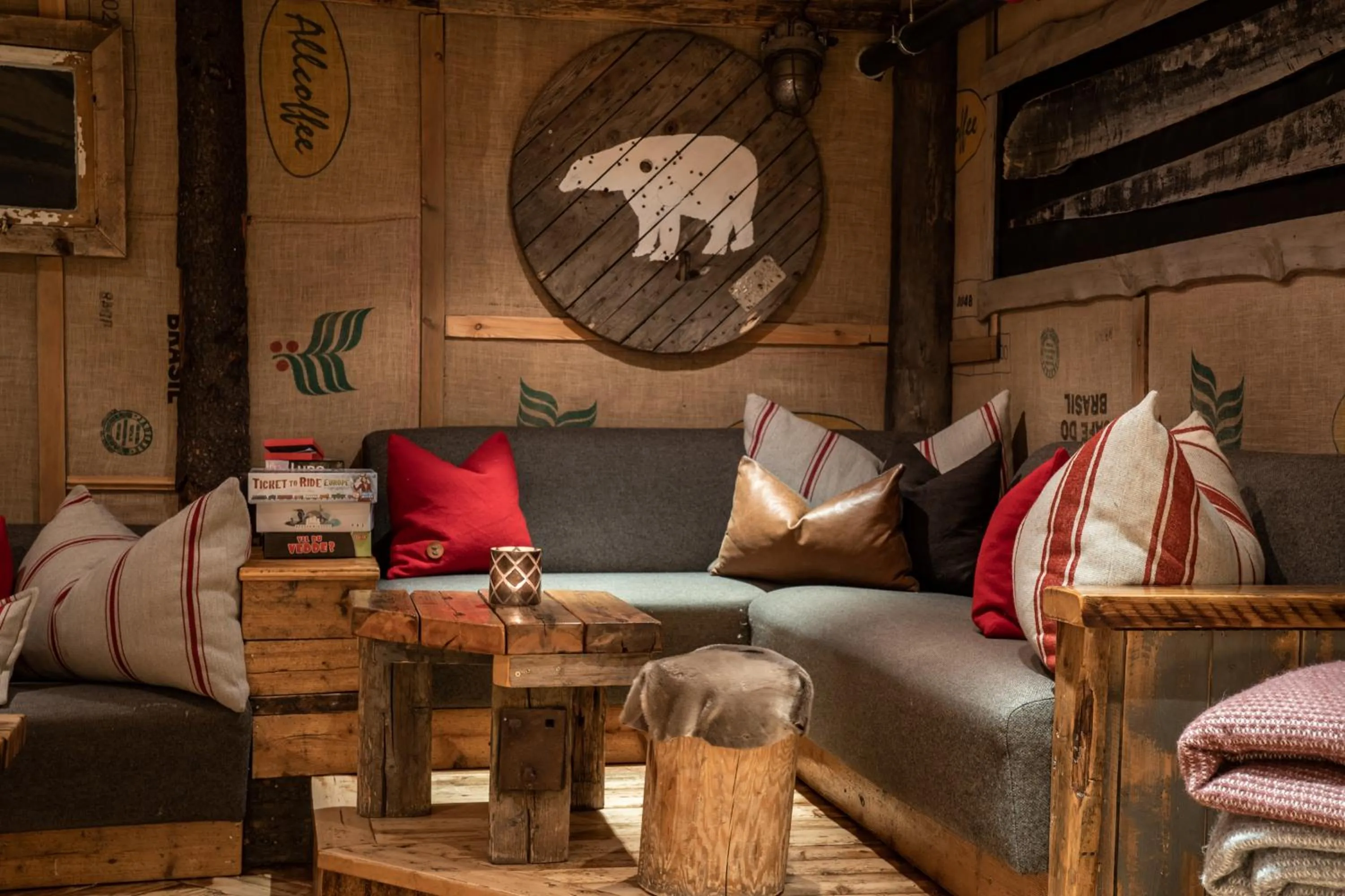 Communal lounge/ TV room in Basecamp Hotel