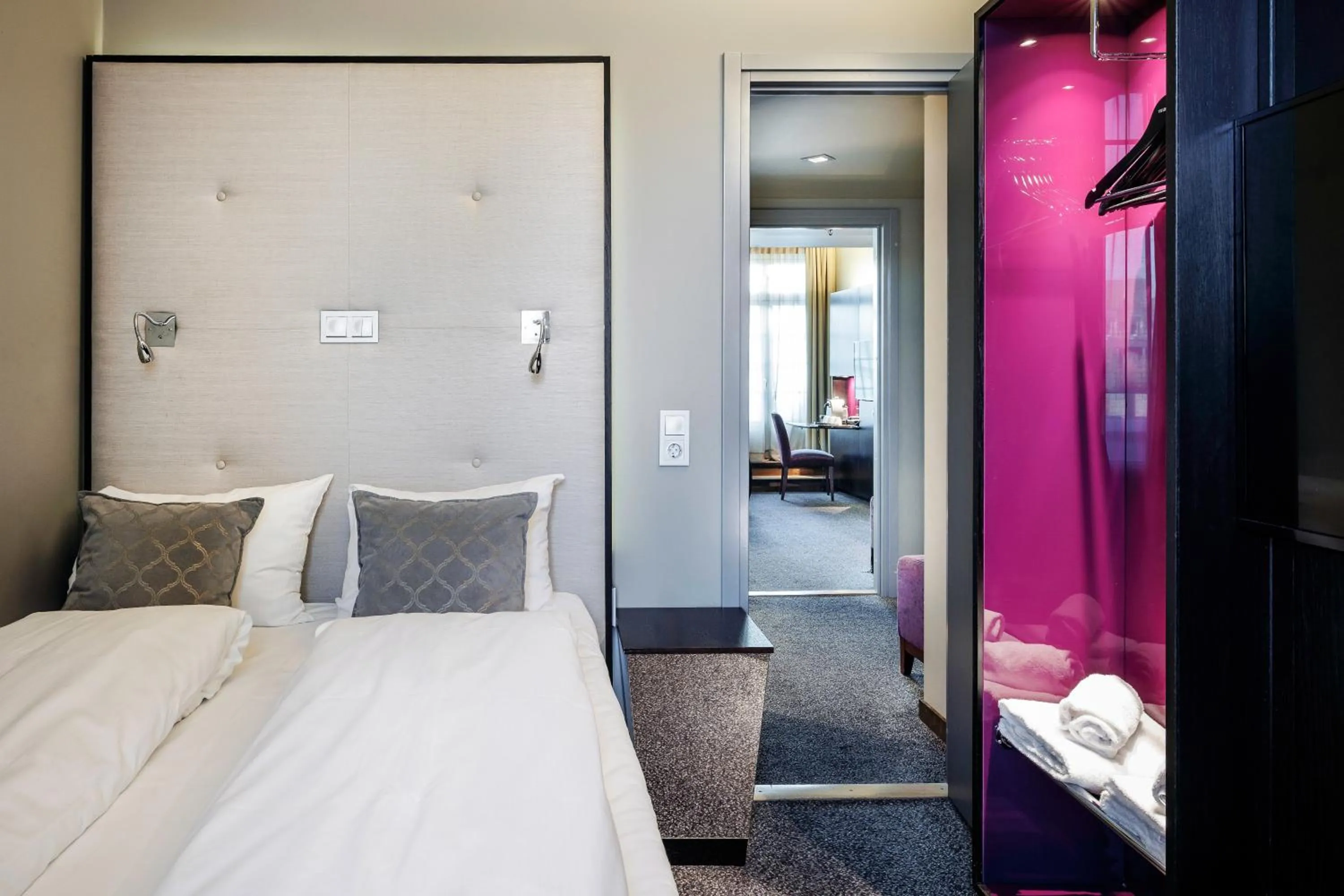 Bed in Home Hotel Folketeateret