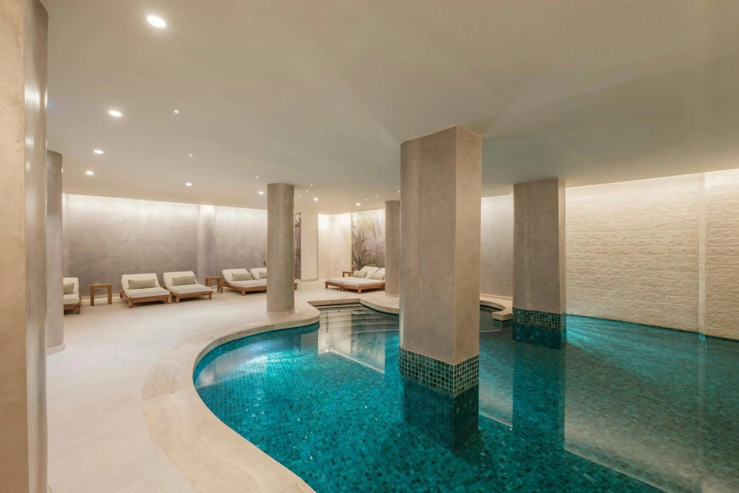 Swimming pool in Courtyard by Marriott Sliema