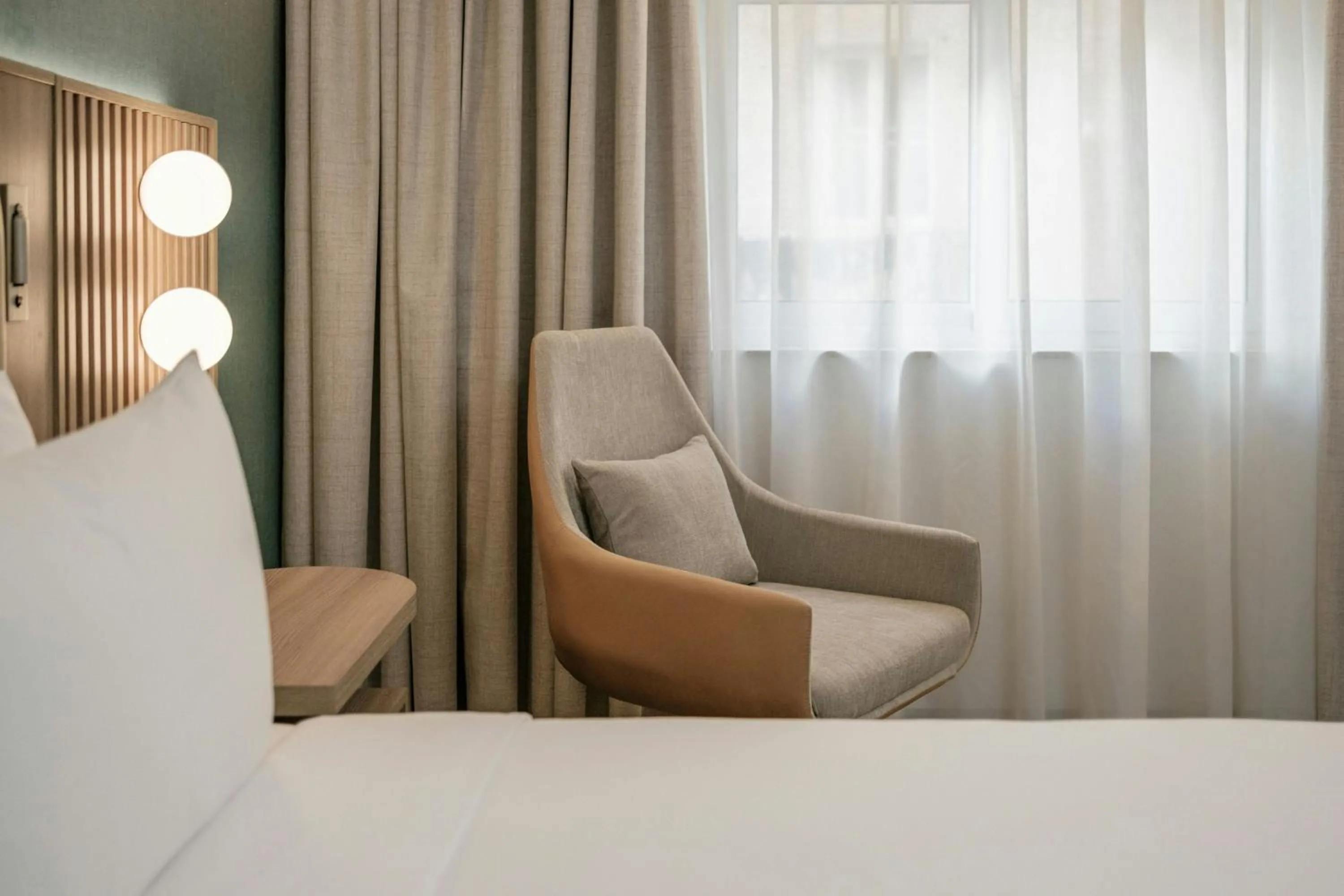 Bedroom, Bed in Courtyard by Marriott Sliema