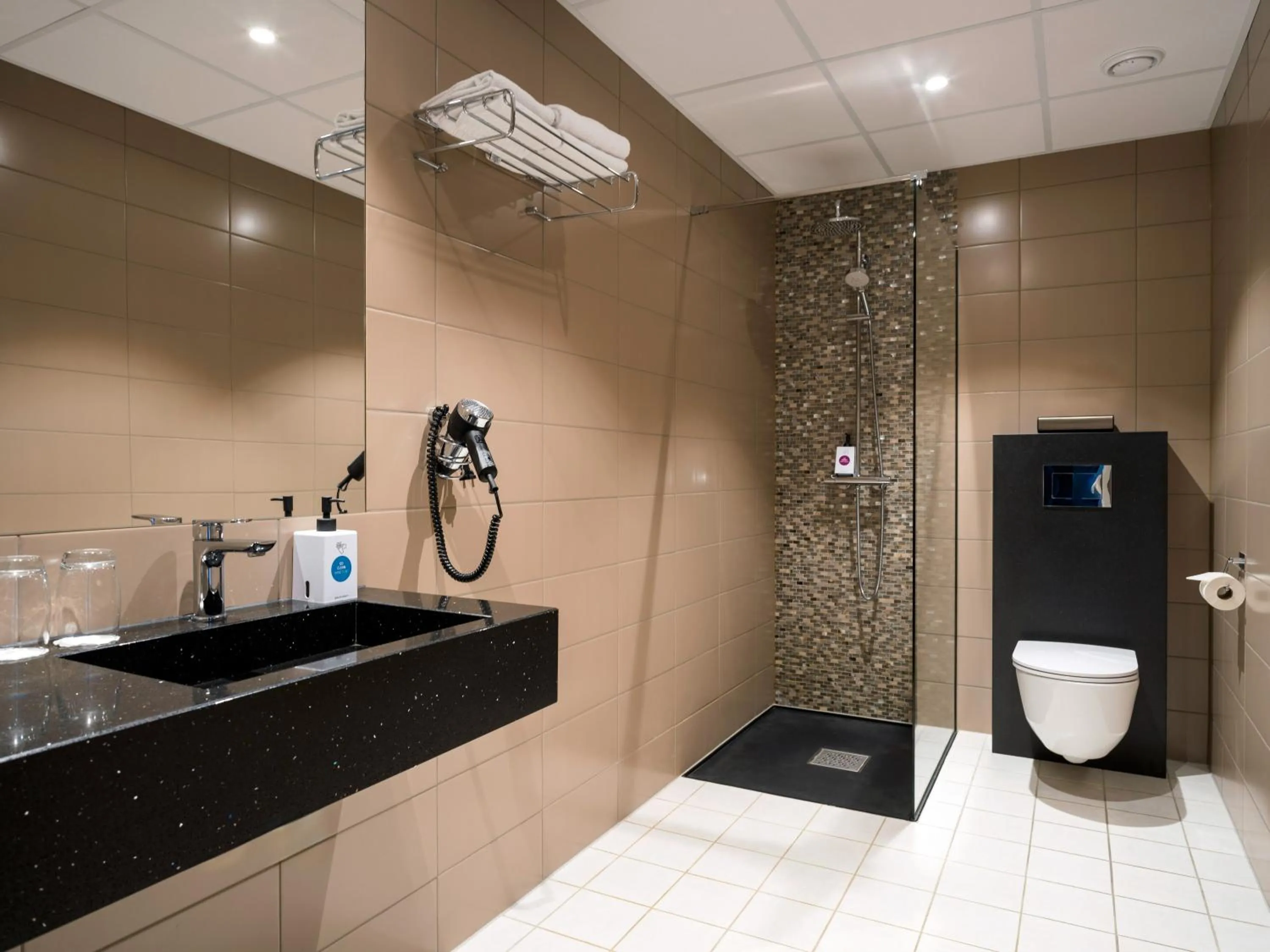 Bathroom in Quality Hotel Grand Royal