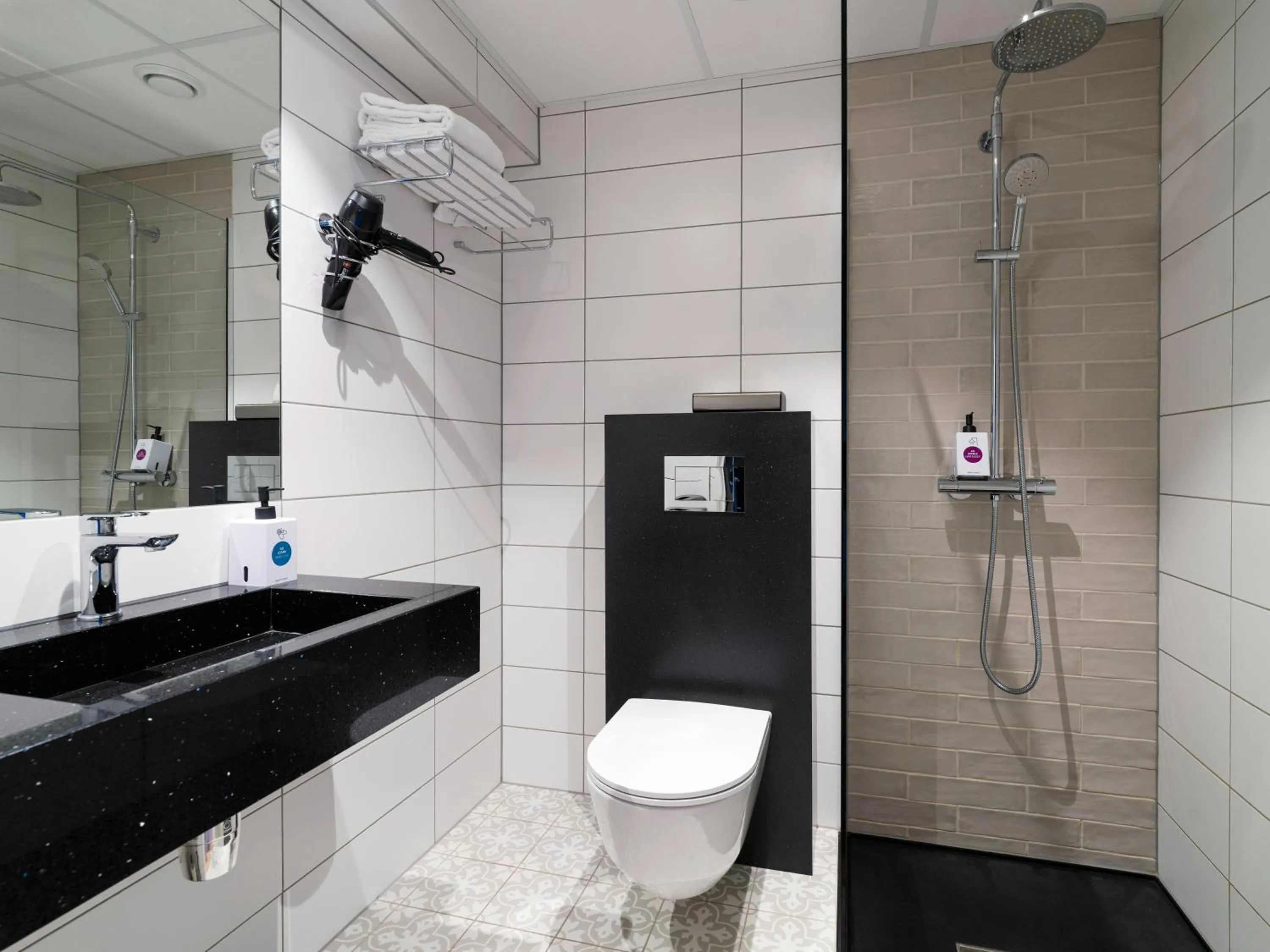 Bathroom in Quality Hotel Grand Royal