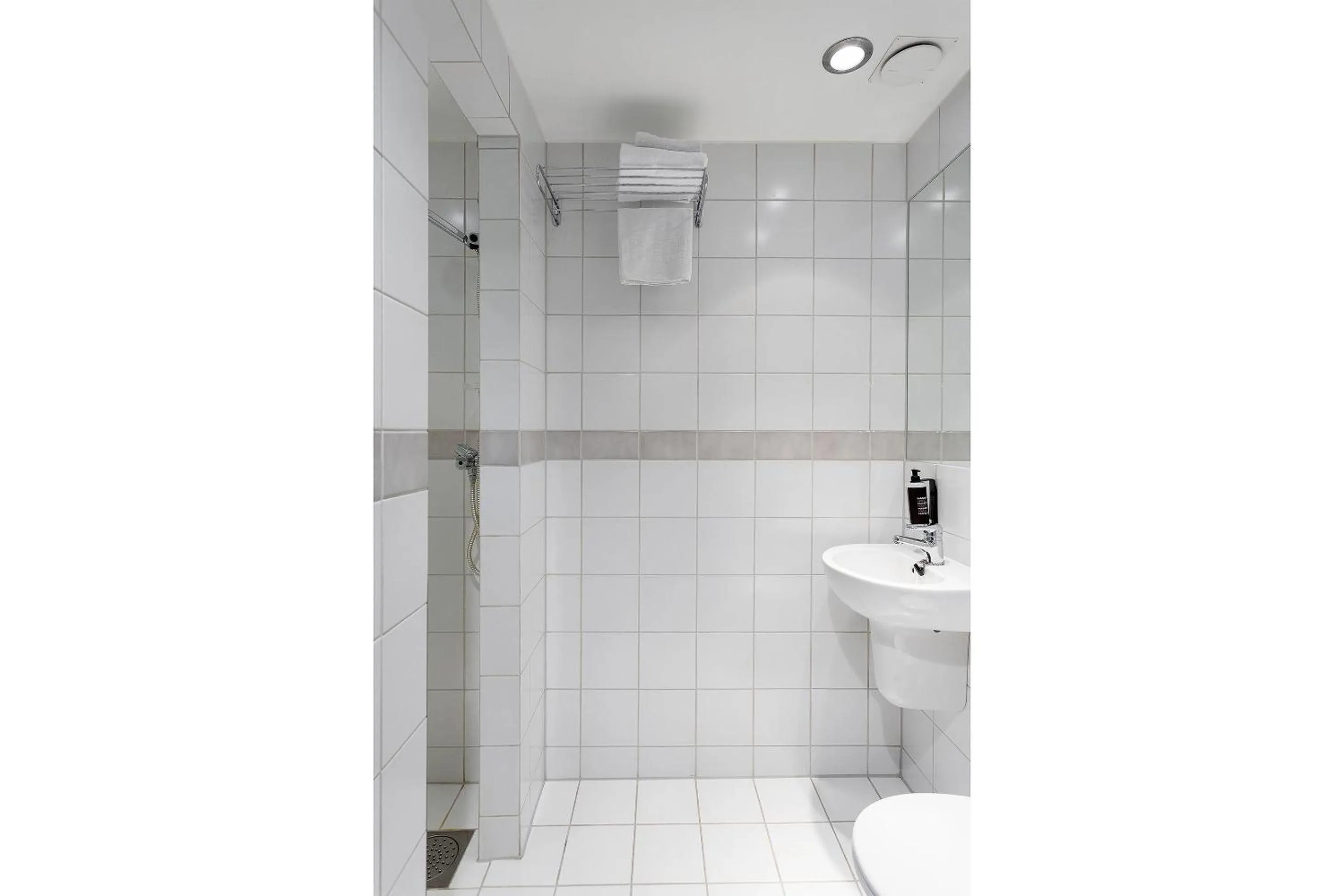 Bathroom in Aiden by Best Western Haugesund Airport