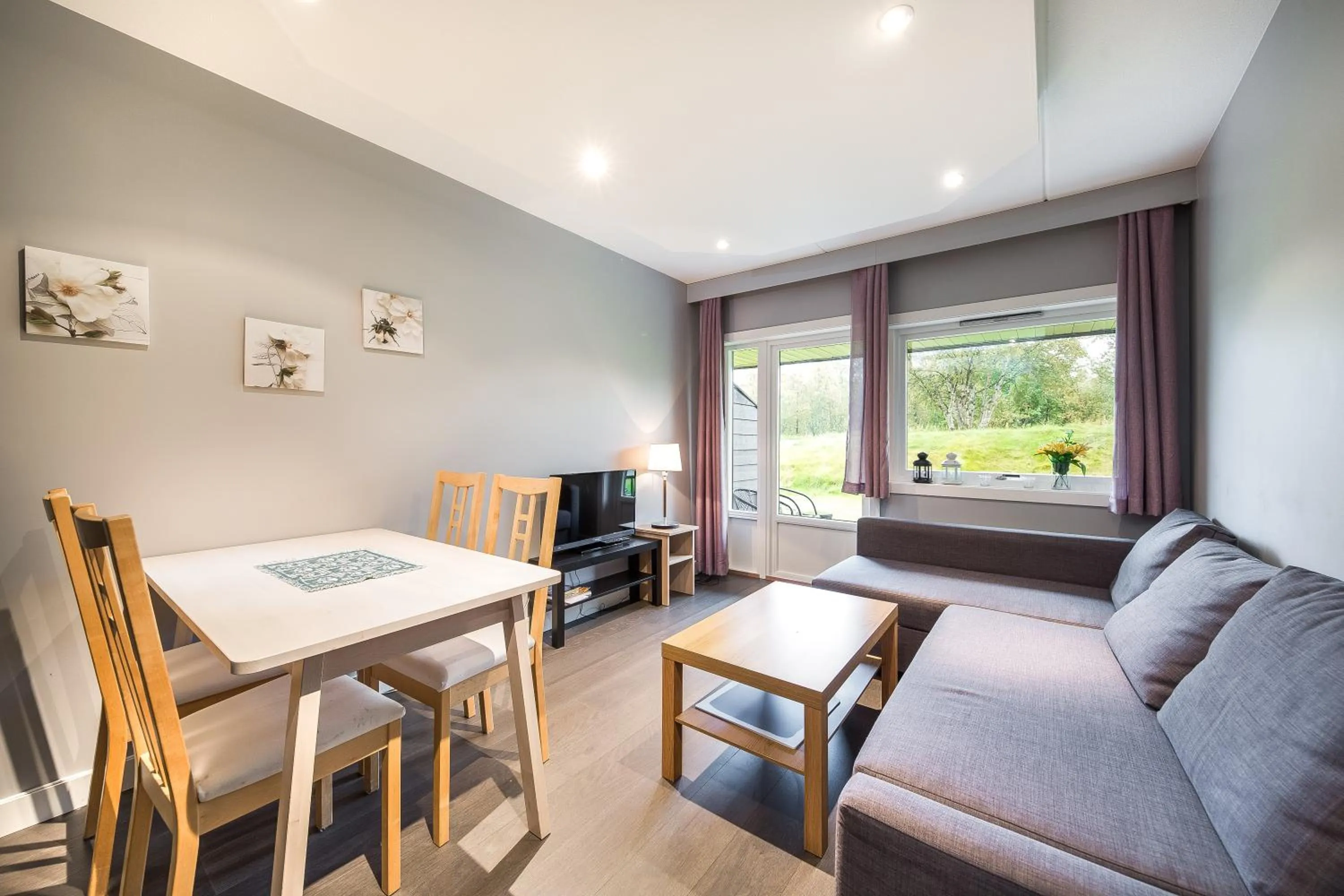 Family Room (2 Adults + 2 Children) in Highland Lodge