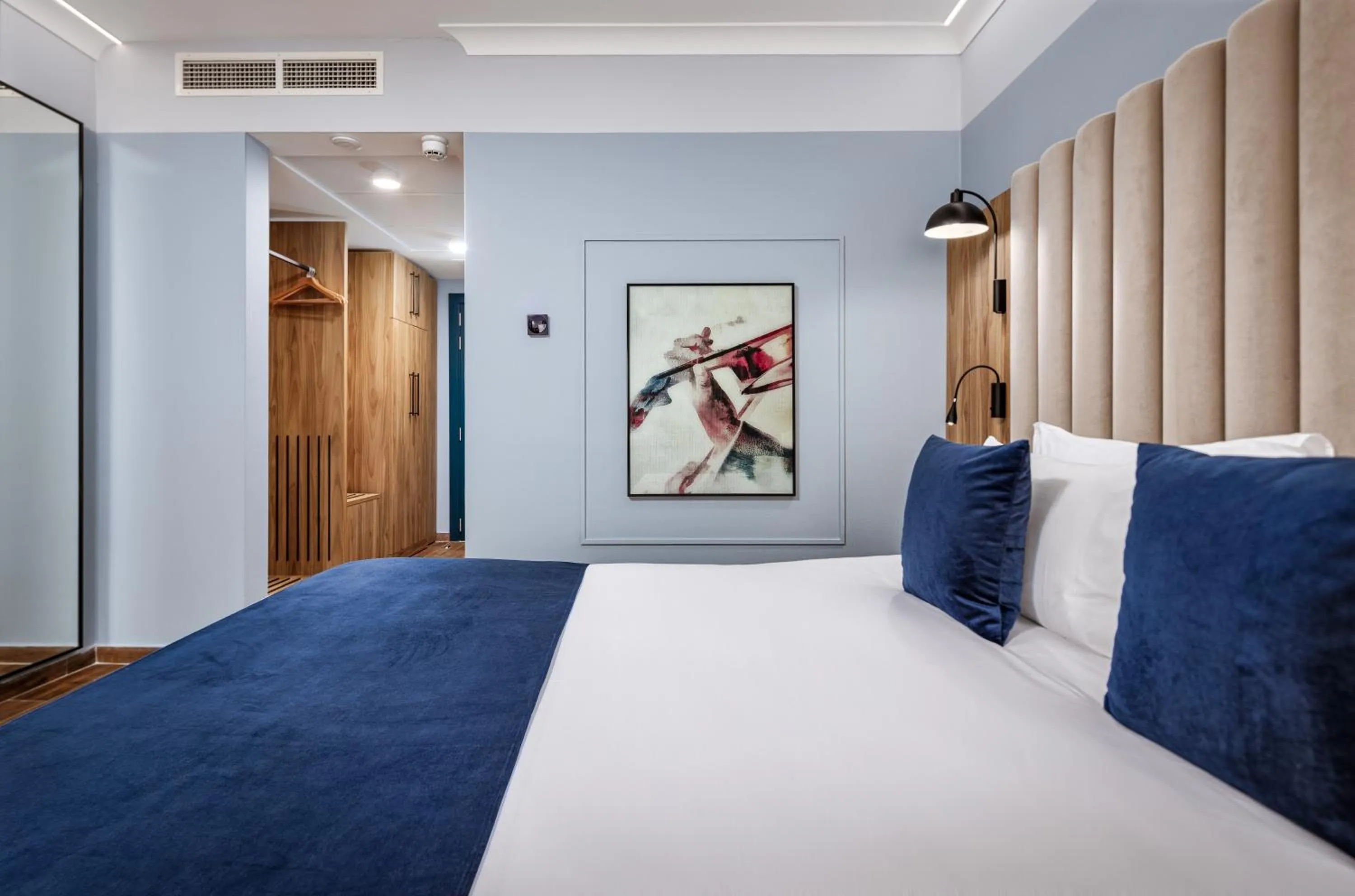 Property building, Bed in Vivaldi Hotel