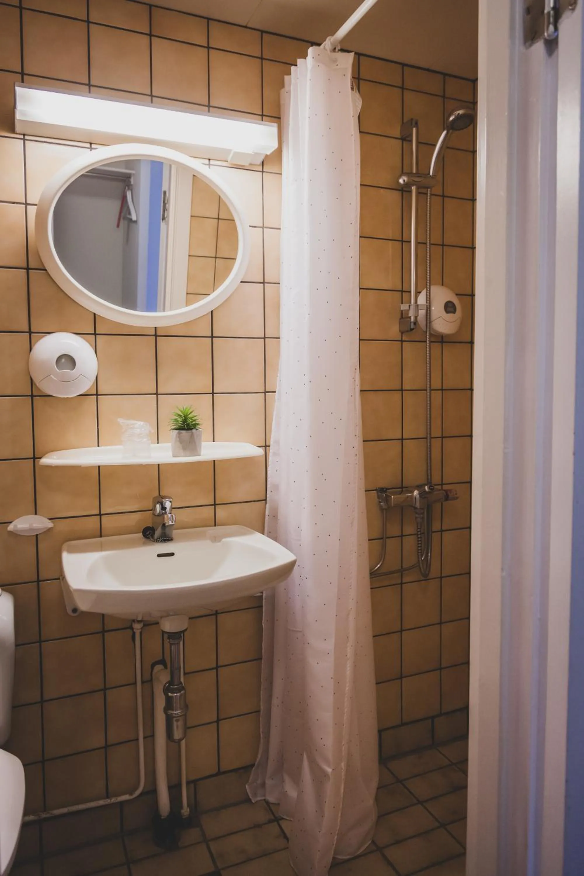 Shower in Frøken Skjolds Hotel Lyngengården
