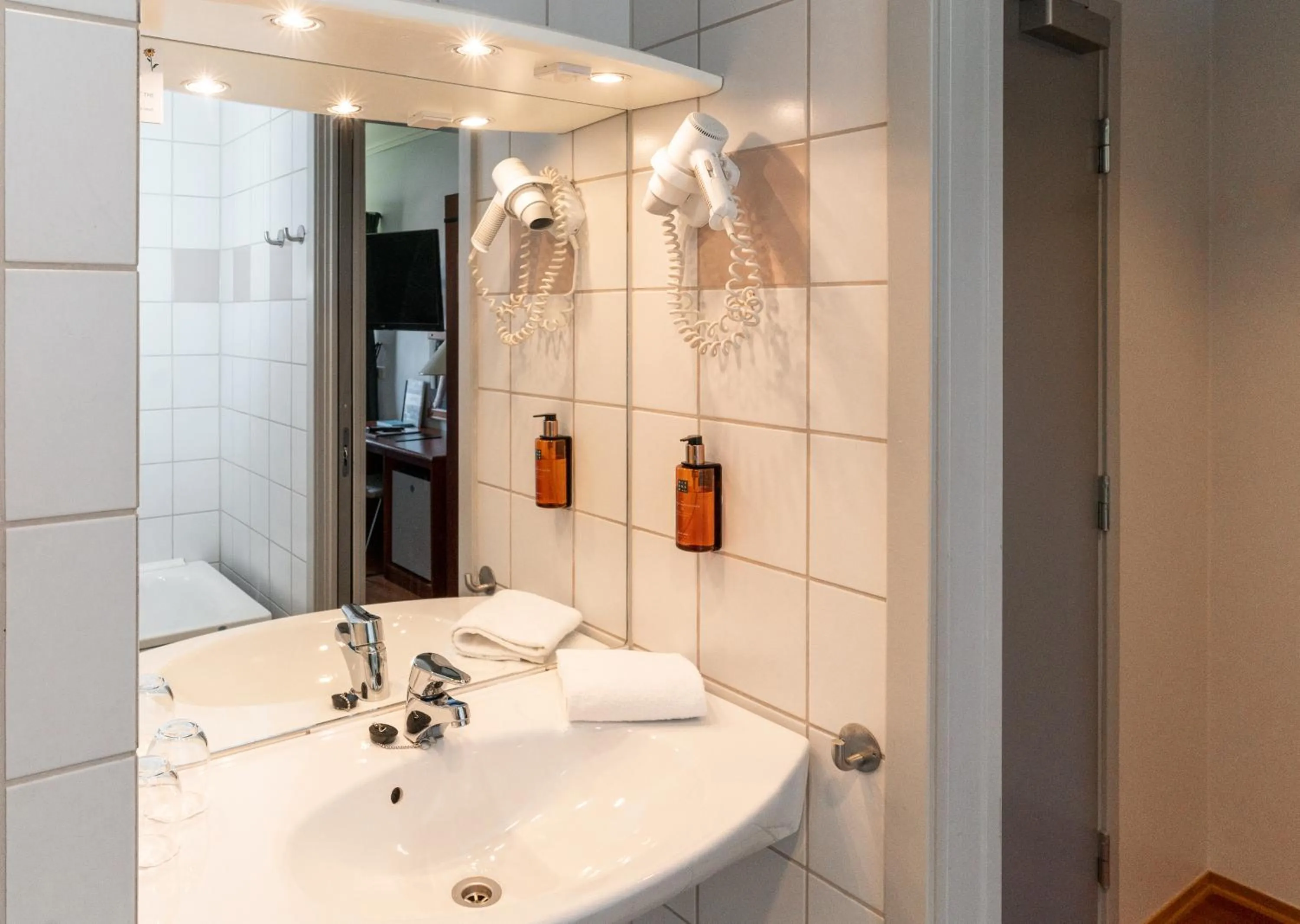 Bathroom in Home Hotel Park