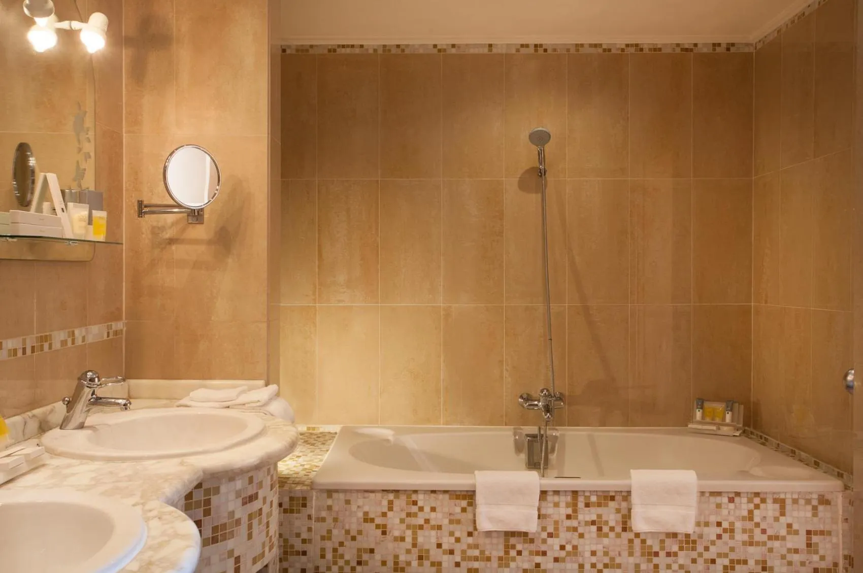 Shower in Marina Hotel Corinthia Beach Resort Malta