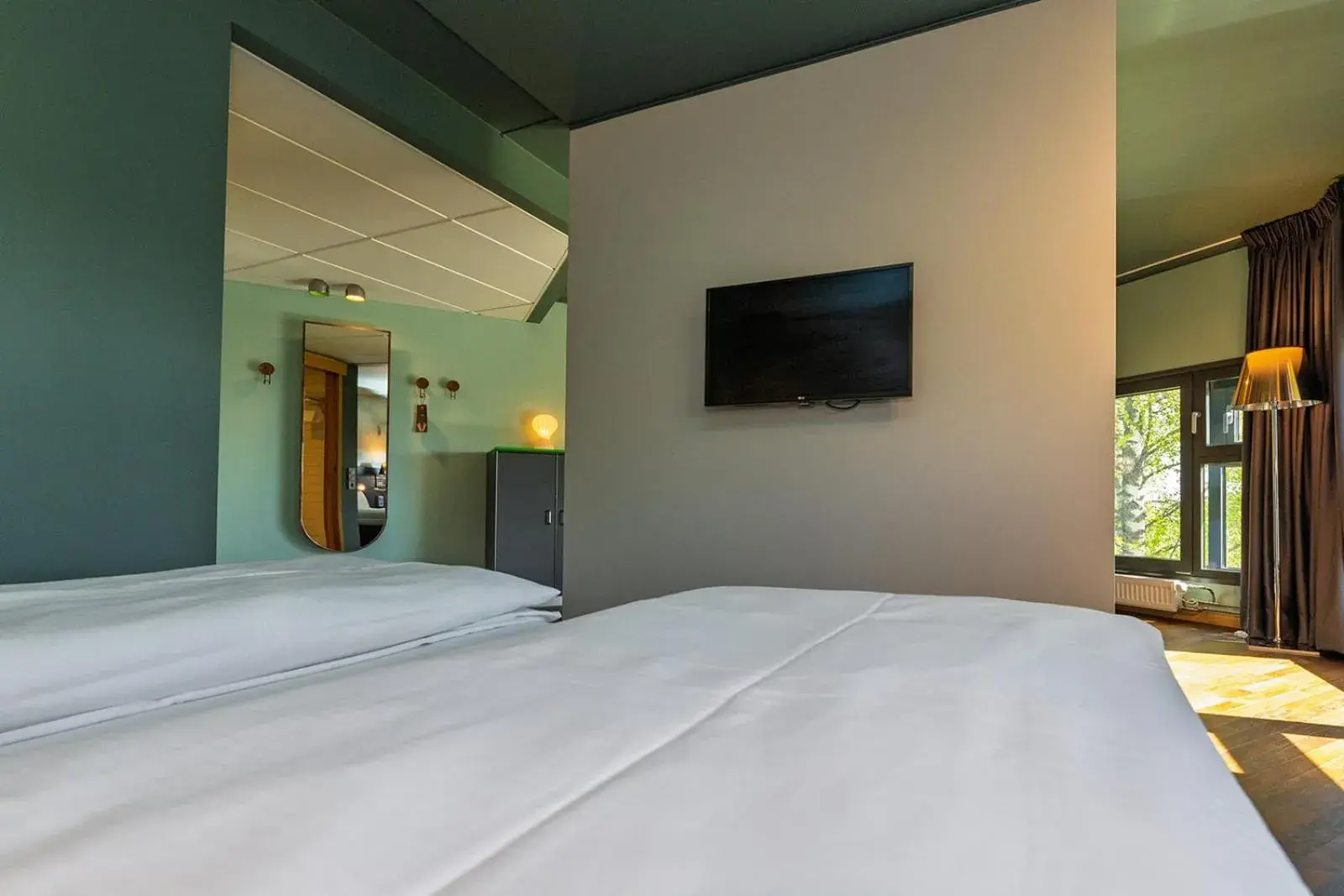 Family Room (2 Adults + 2 Children) in Comfort Hotel RunWay Family Room (2 Adults + 2 Children) in Comfort Hotel RunWay