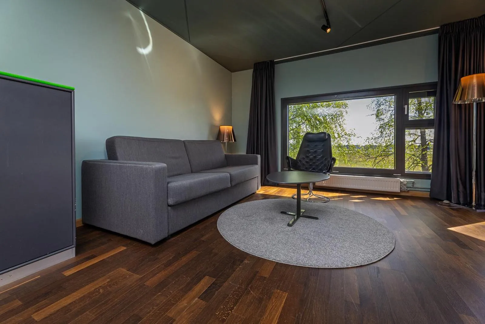 Seating area in Comfort Hotel RunWay