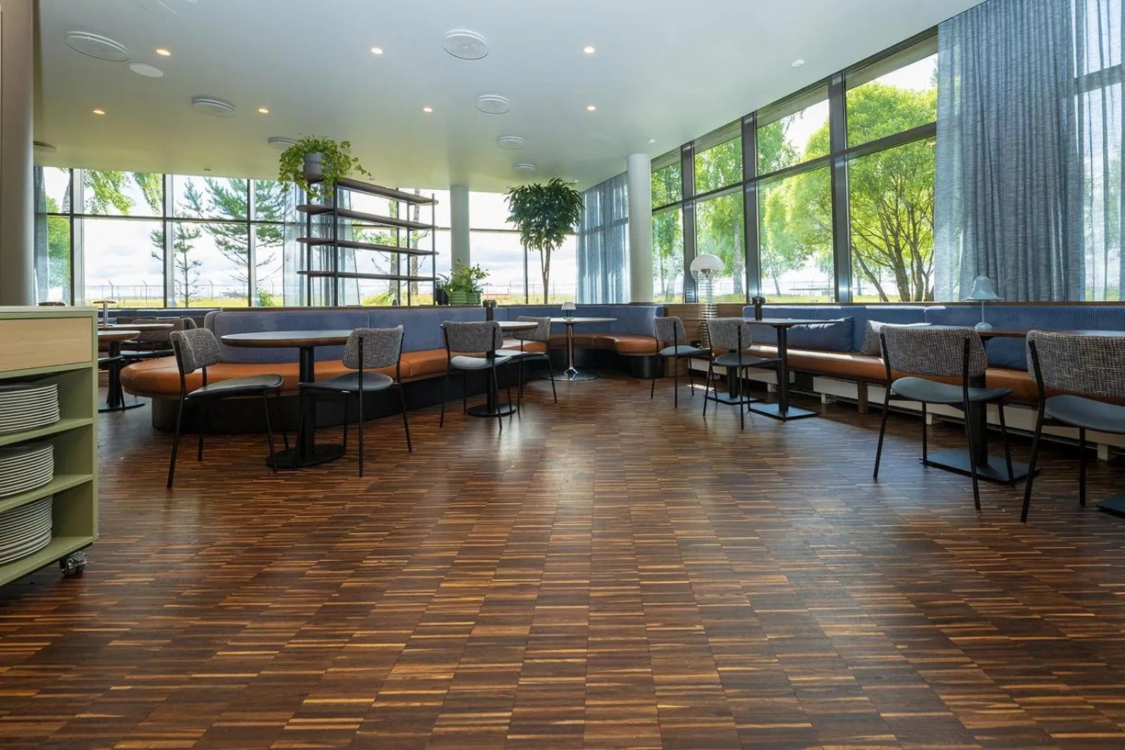 Restaurant/places to eat in Comfort Hotel RunWay