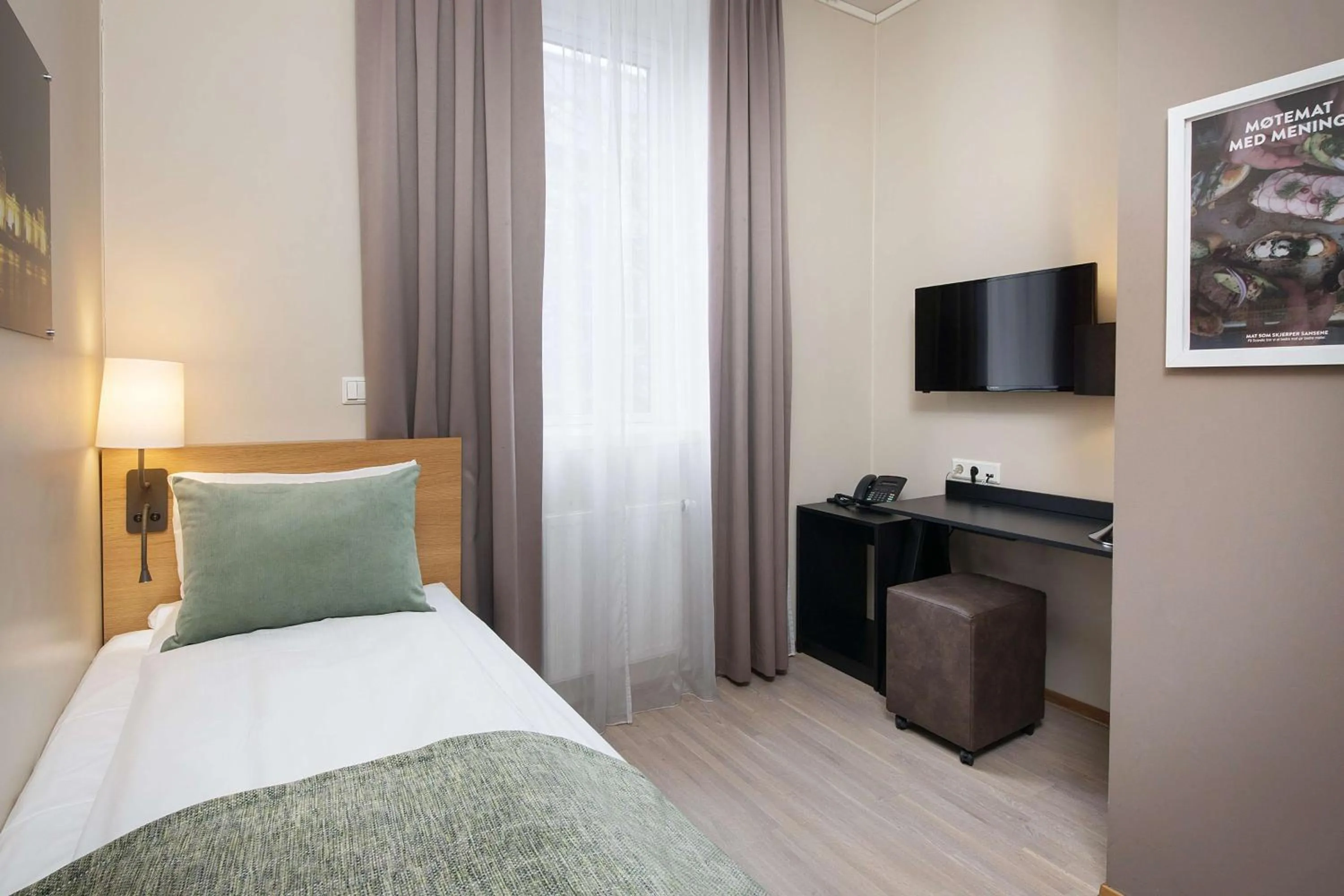 Photo of the whole room, Bed in Scandic Ambassadeur Drammen