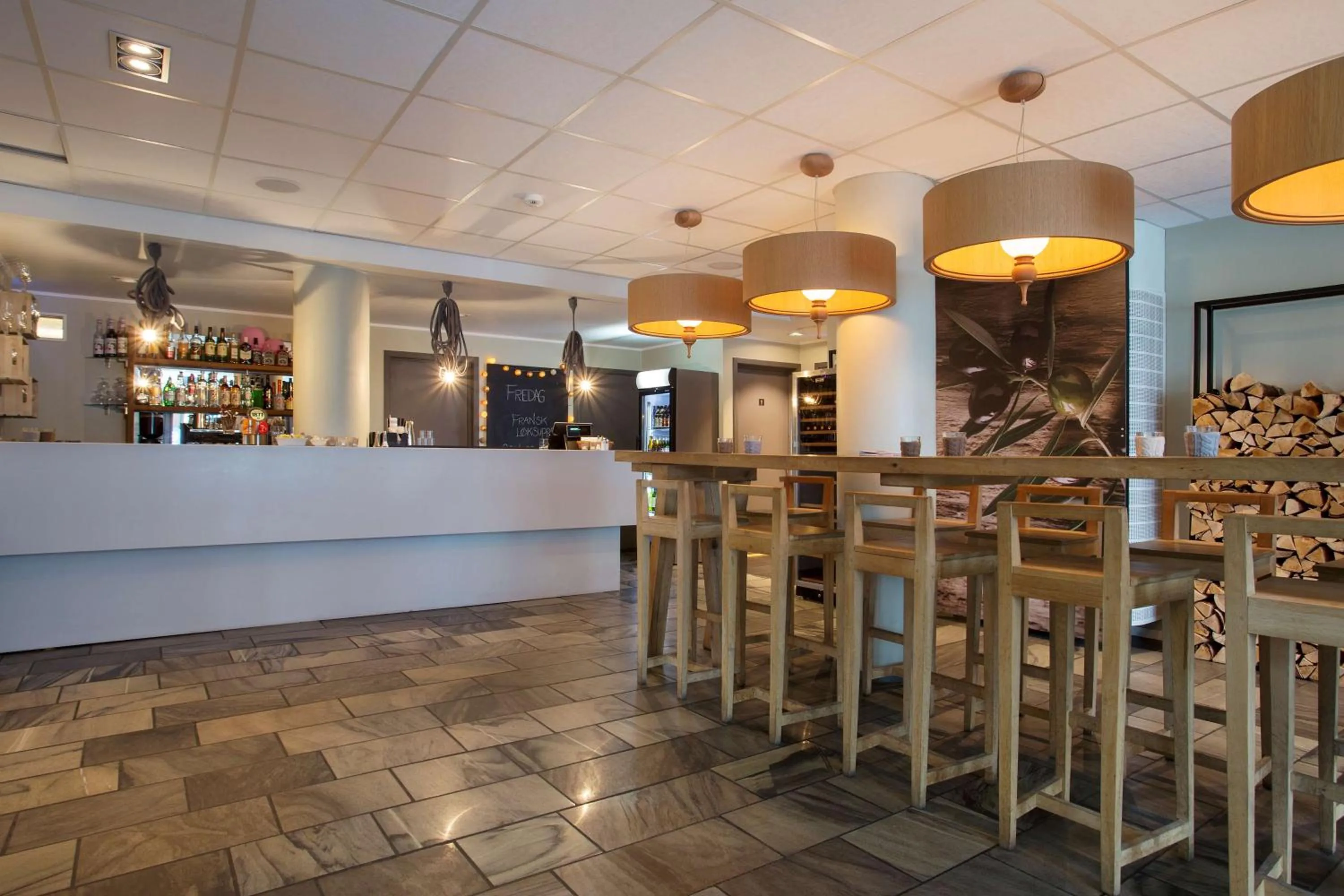 Lounge or bar in Scandic Harstad