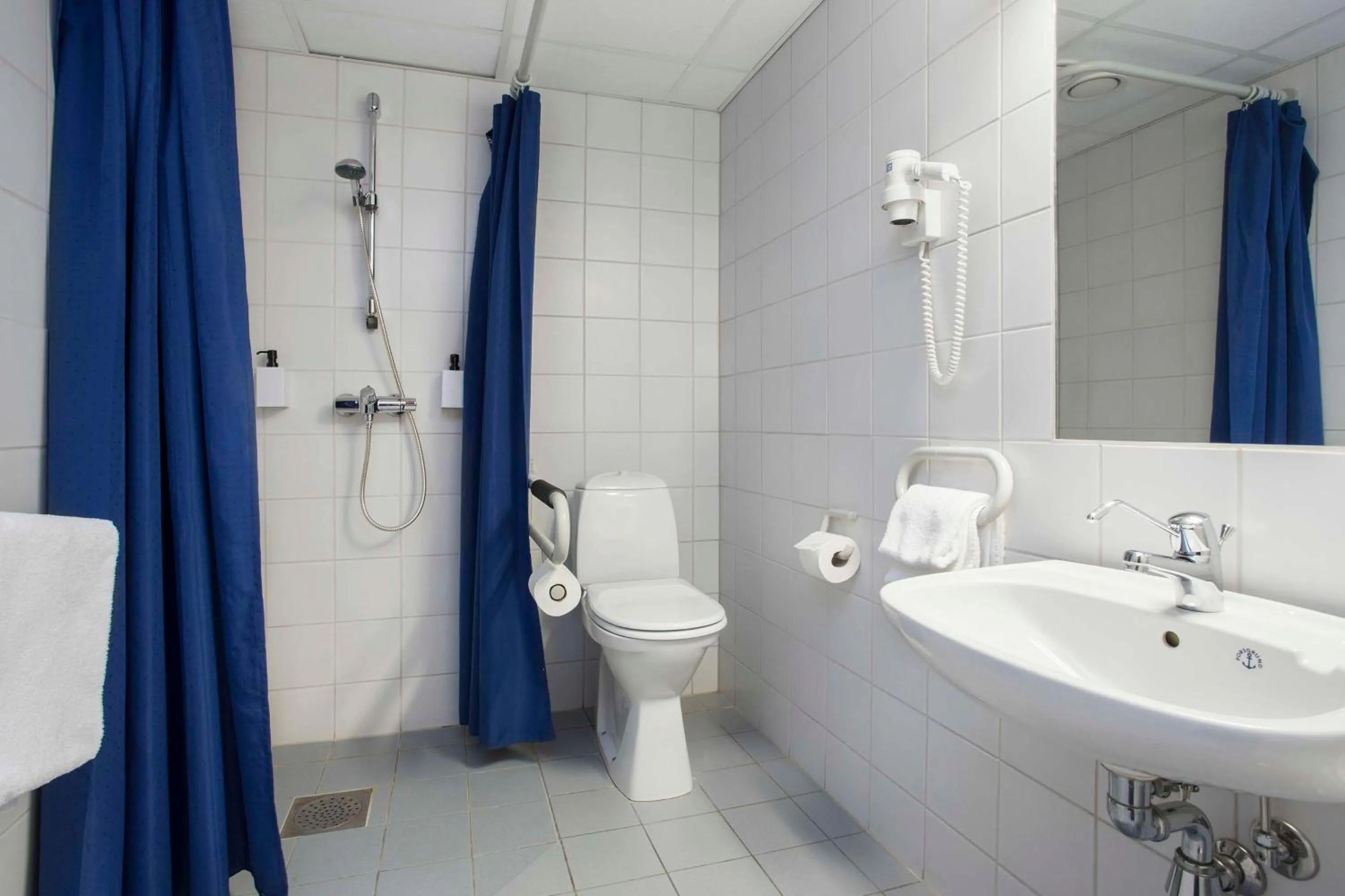 Bathroom in Scandic Harstad