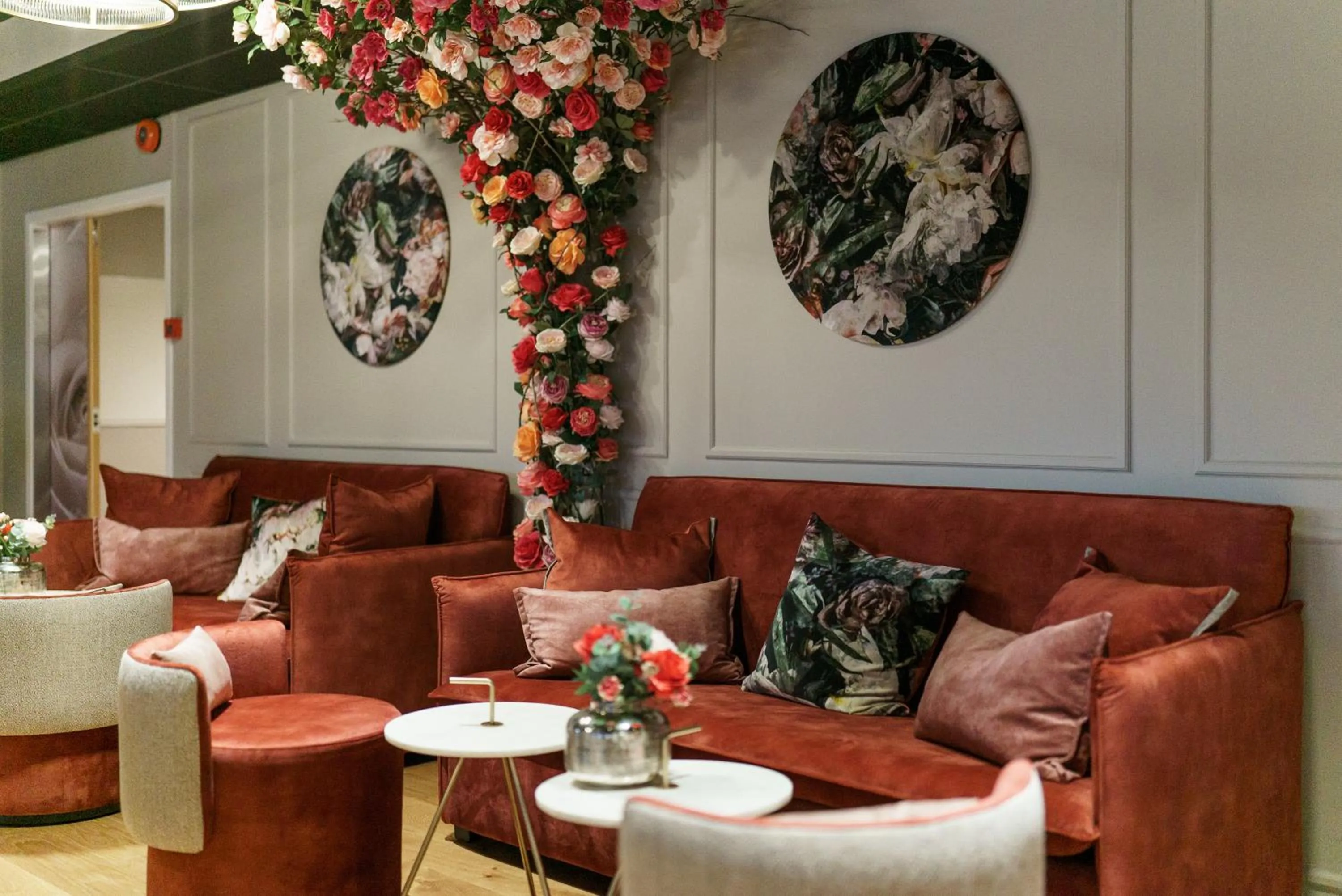 Lounge or bar in Molde Fjordhotell - by Classic Norway Hotels