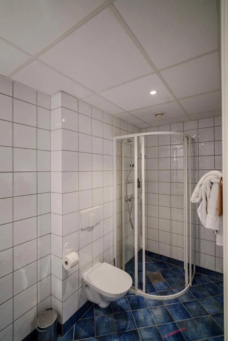 Shower in Molde Fjordhotell - by Classic Norway Hotels