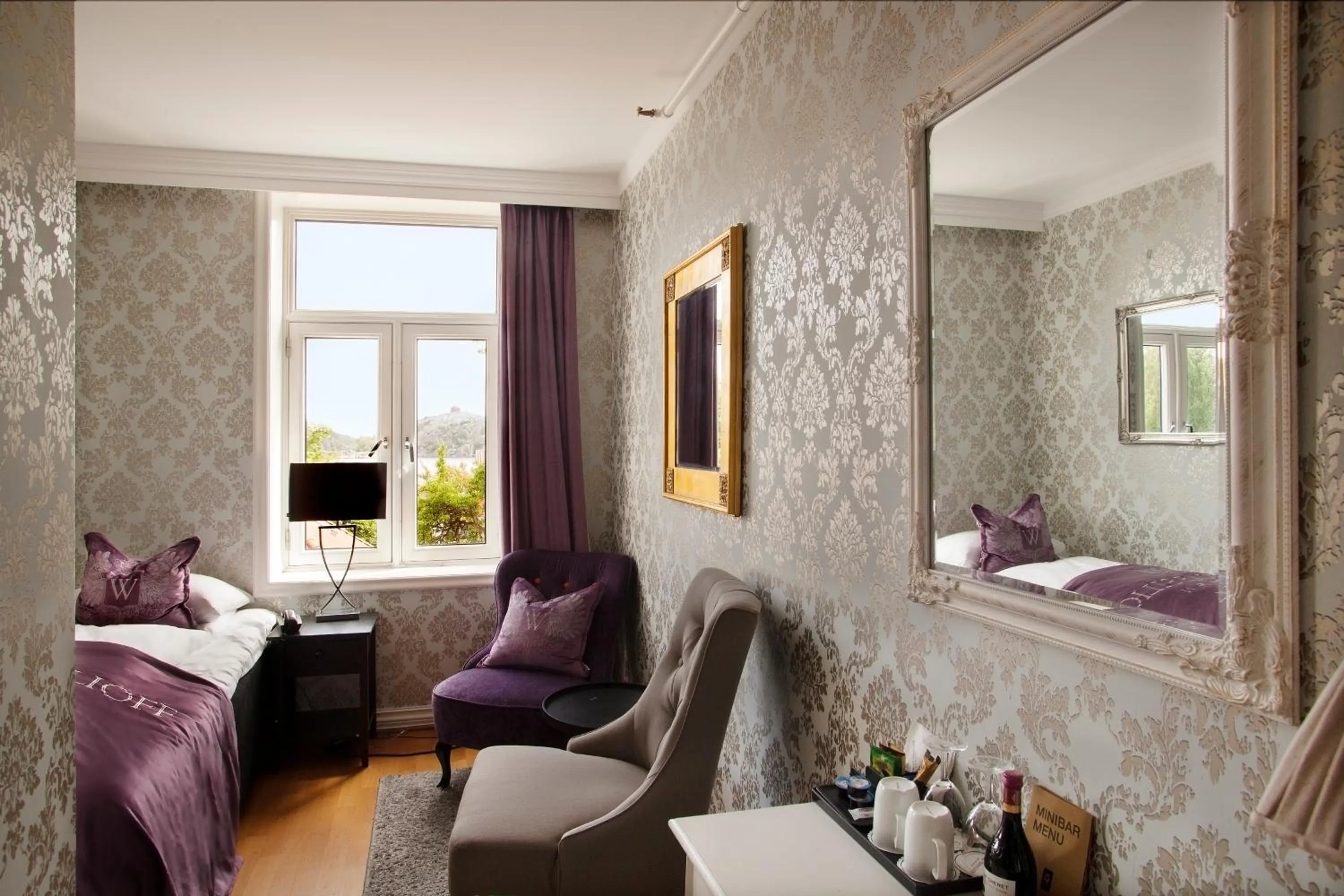 Bedroom, Bed in Hotel Wassilioff - Unike Hoteller