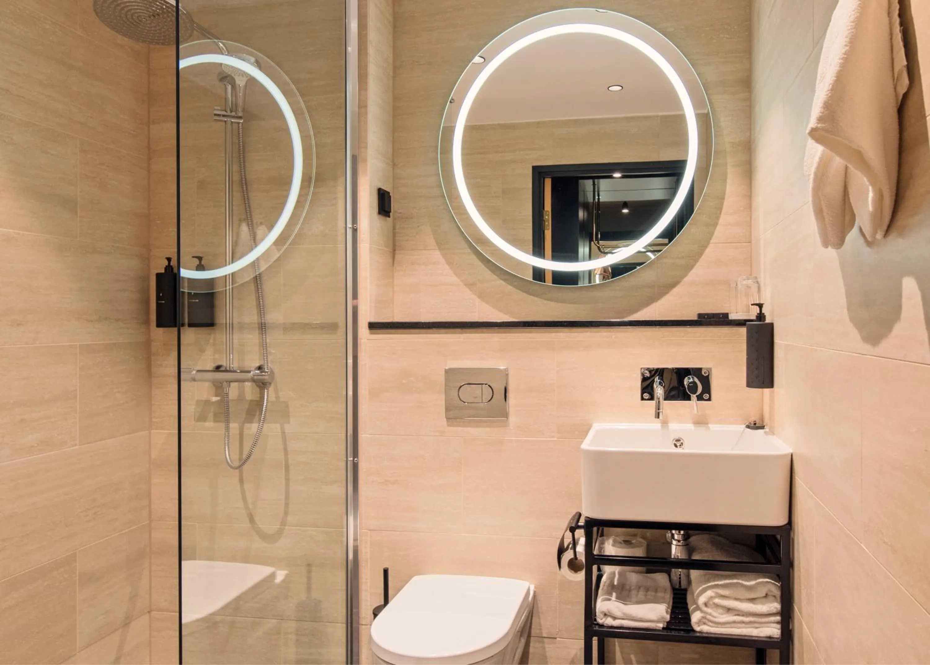 Toilet in Funken Lodge