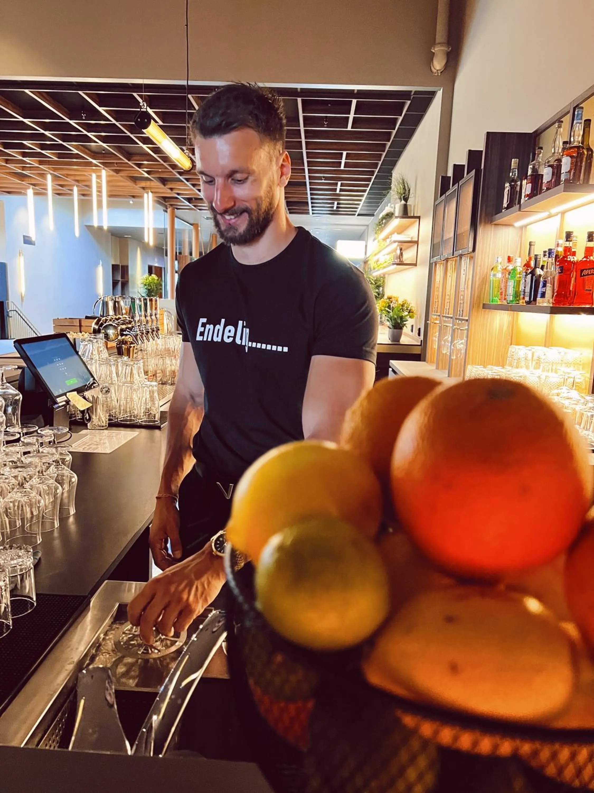 Restaurant/places to eat in Quality Hotel Panorama