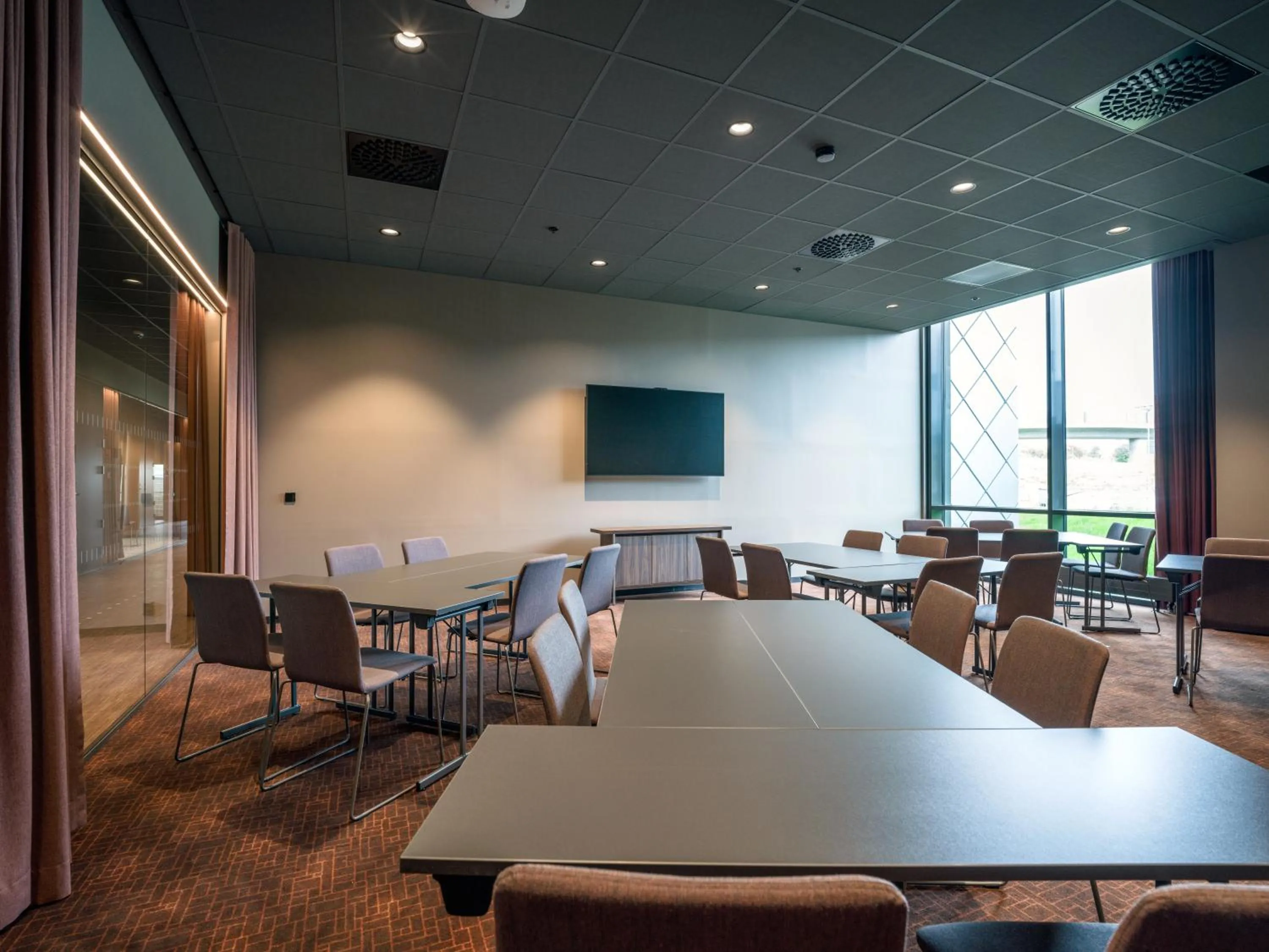 TV and multimedia in Quality Hotel Panorama