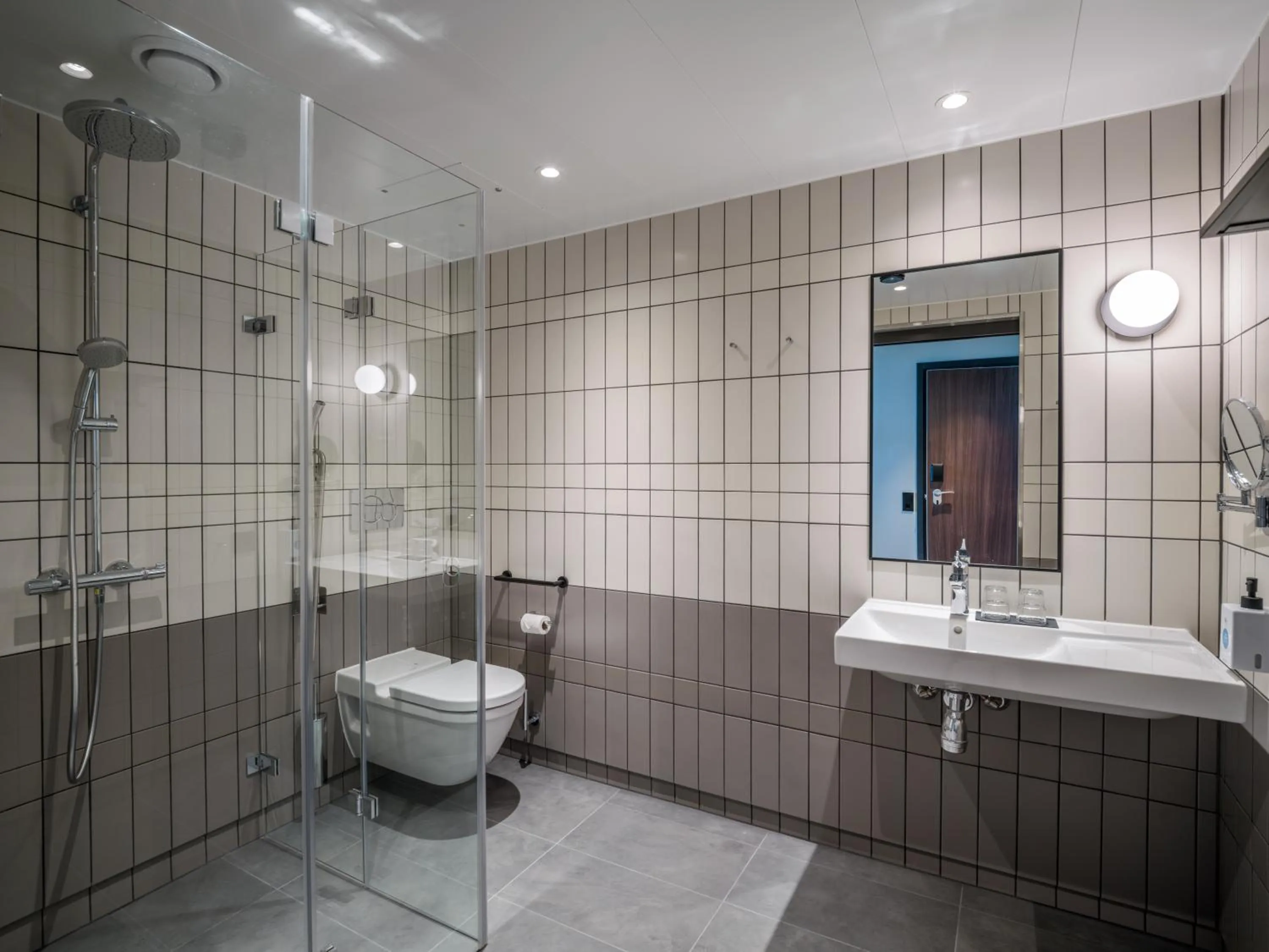 Shower in Quality Hotel Panorama