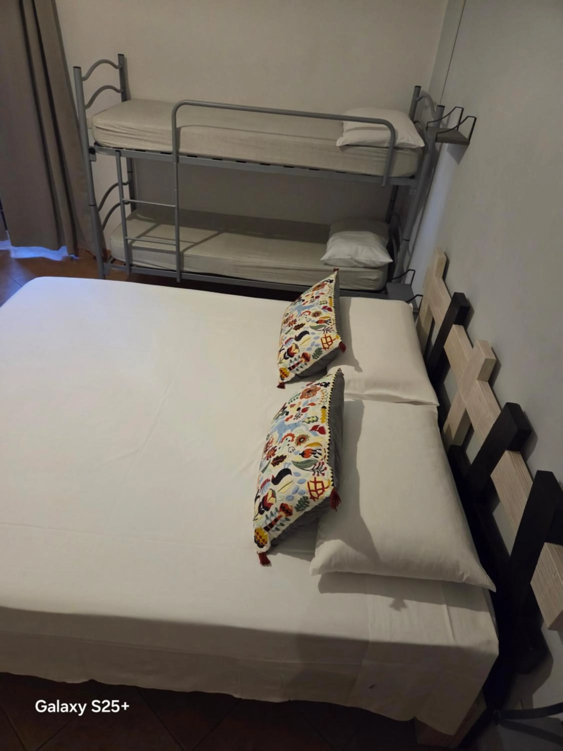 Bed in Nostra casa rooms