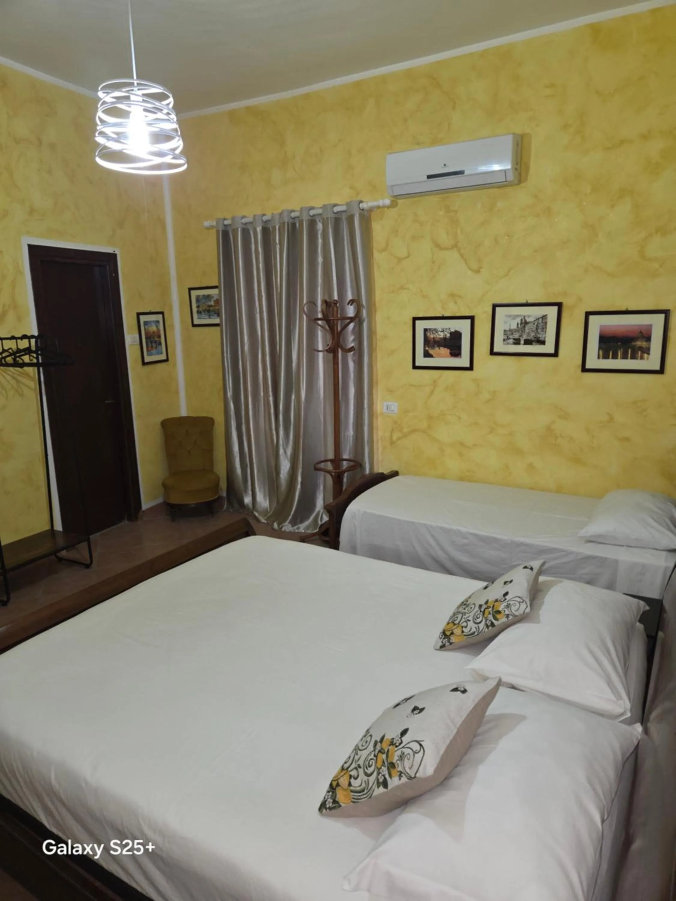 Bed in Nostra casa rooms