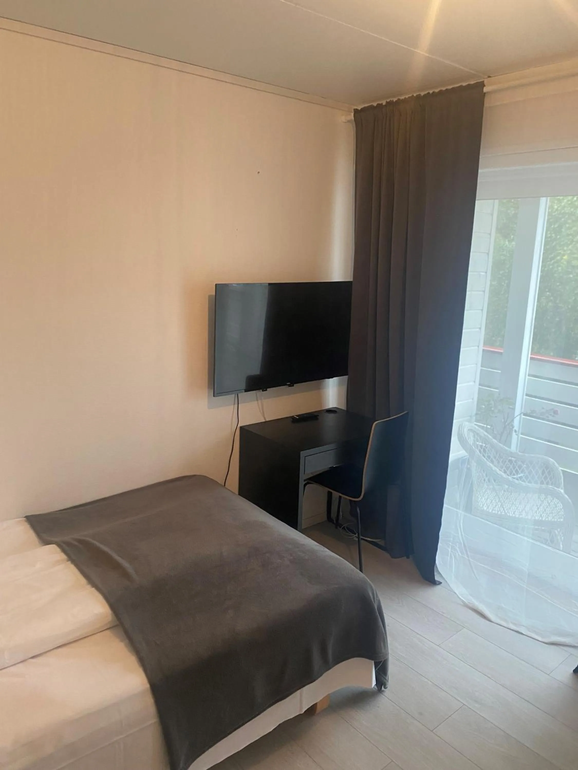 Bed in Sunde Fjord Hotel, free and easy parking