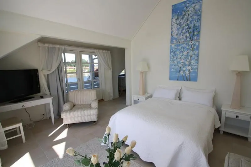 Day, Bed in Sunde Fjord Hotel, free and easy parking