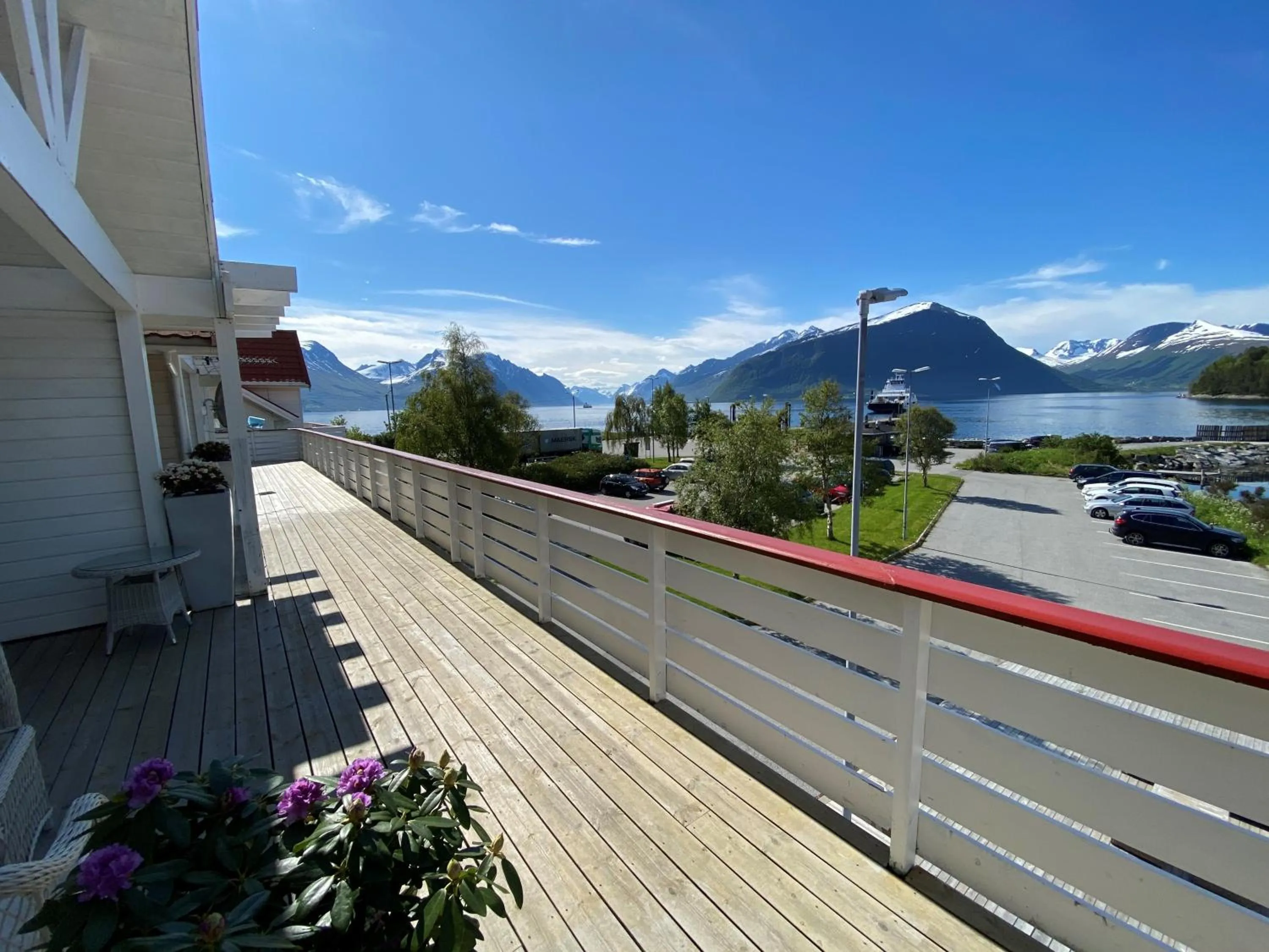 Sunde Fjord Hotel, free and easy parking