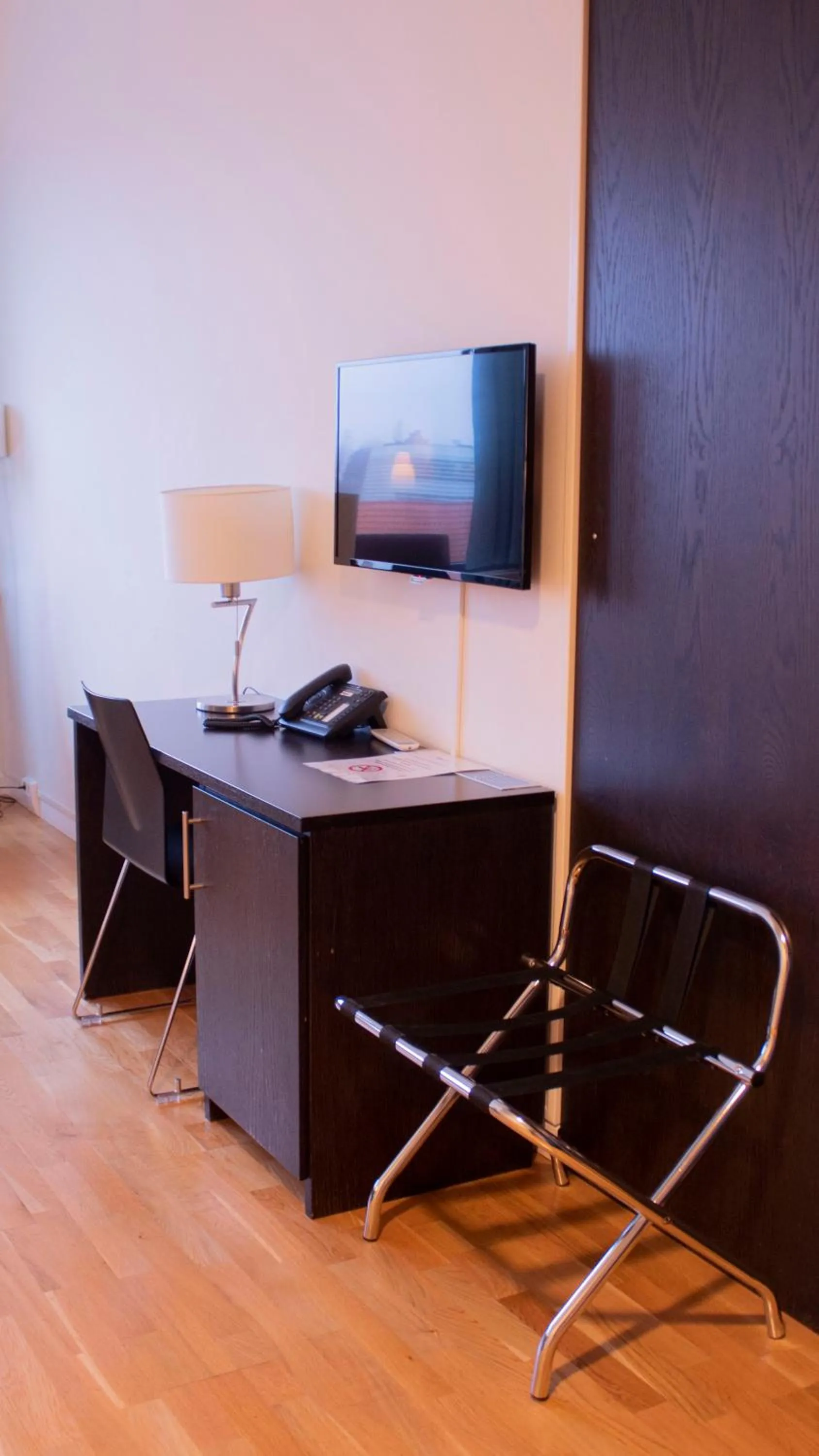 Seating area in Hotel Montebello