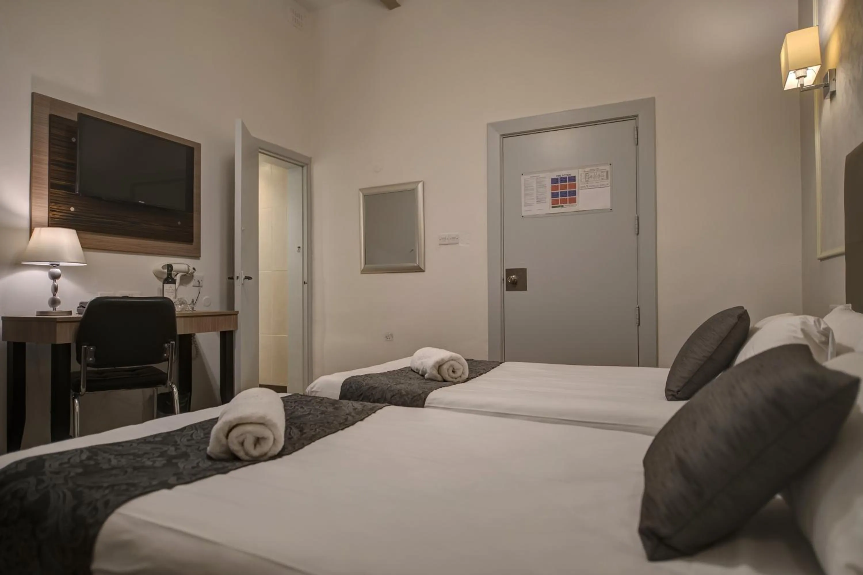 Photo of the whole room, Bed in Europa Hotel