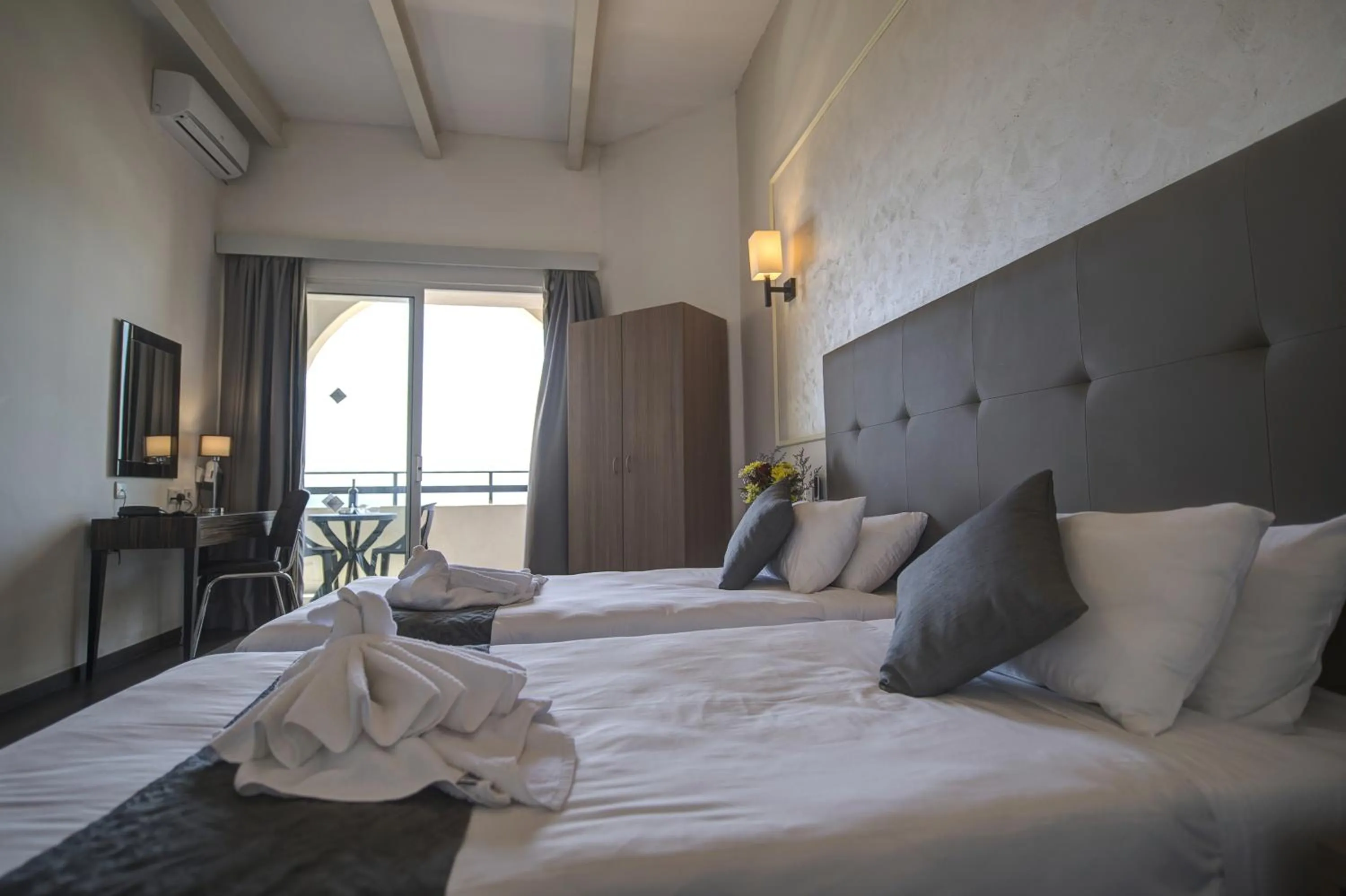 Photo of the whole room, Bed in Europa Hotel