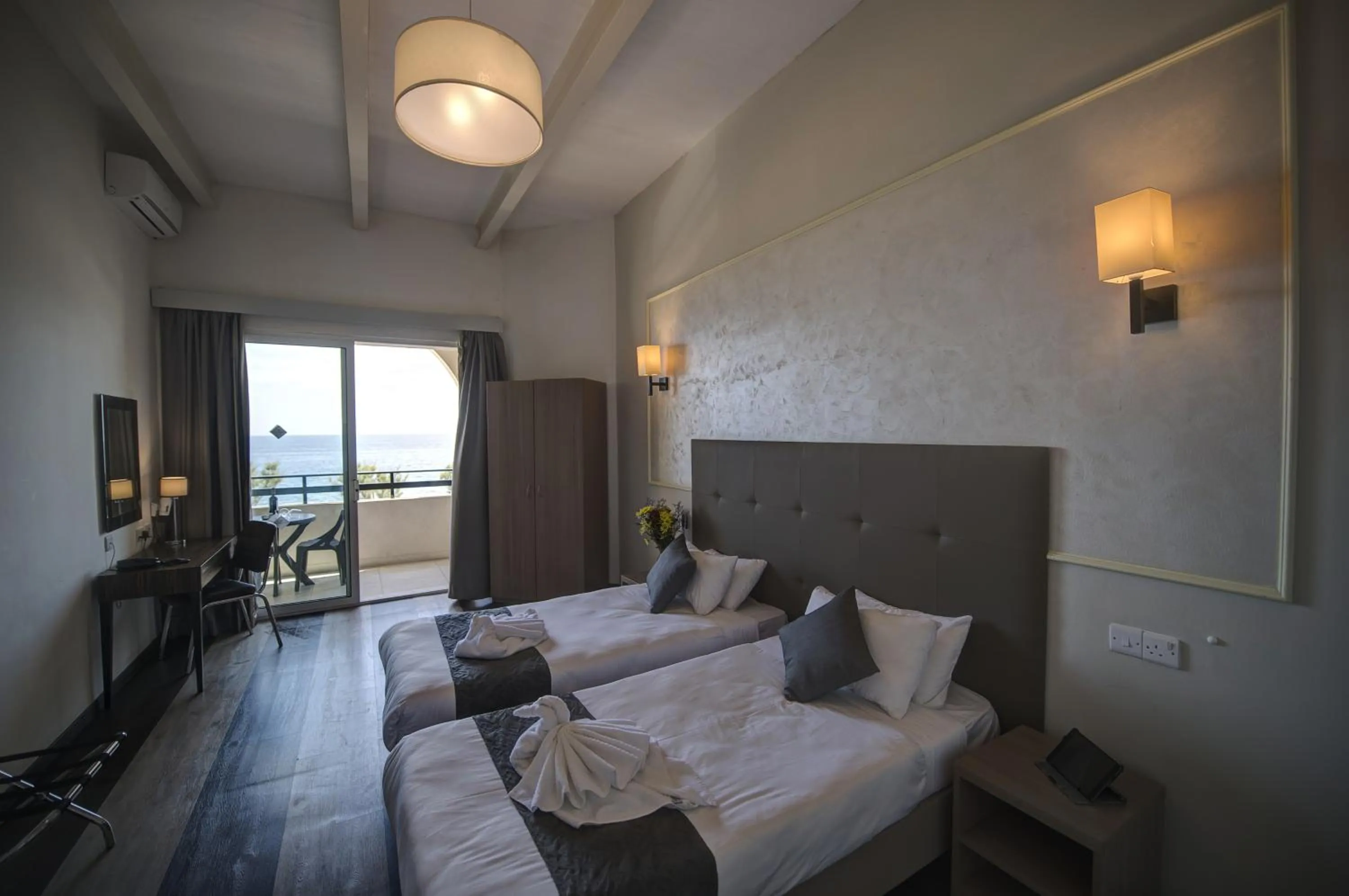 Photo of the whole room, Bed in Europa Hotel