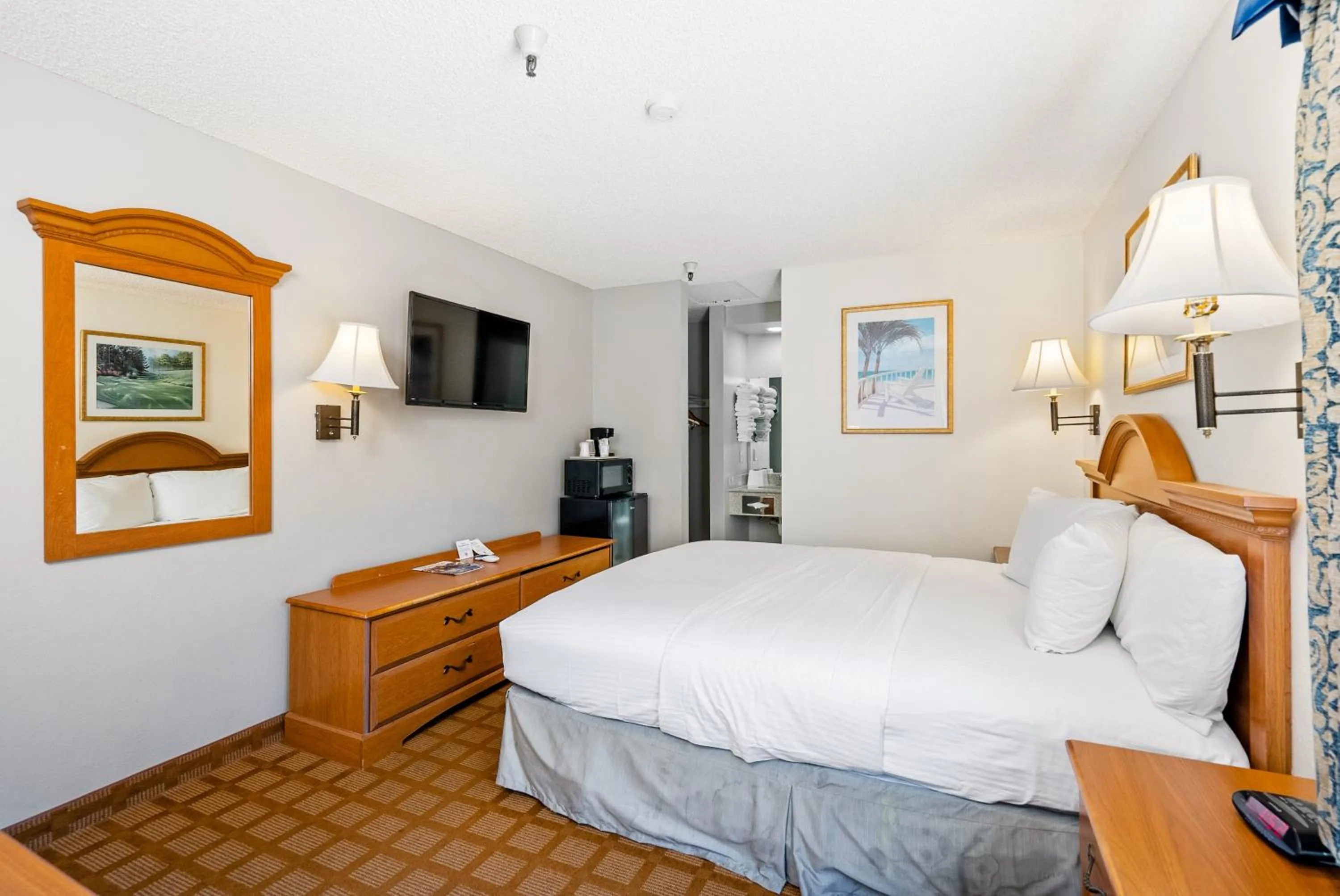 Bed in DOWNTOWN SLO INN - SAN LUIS OBISPO