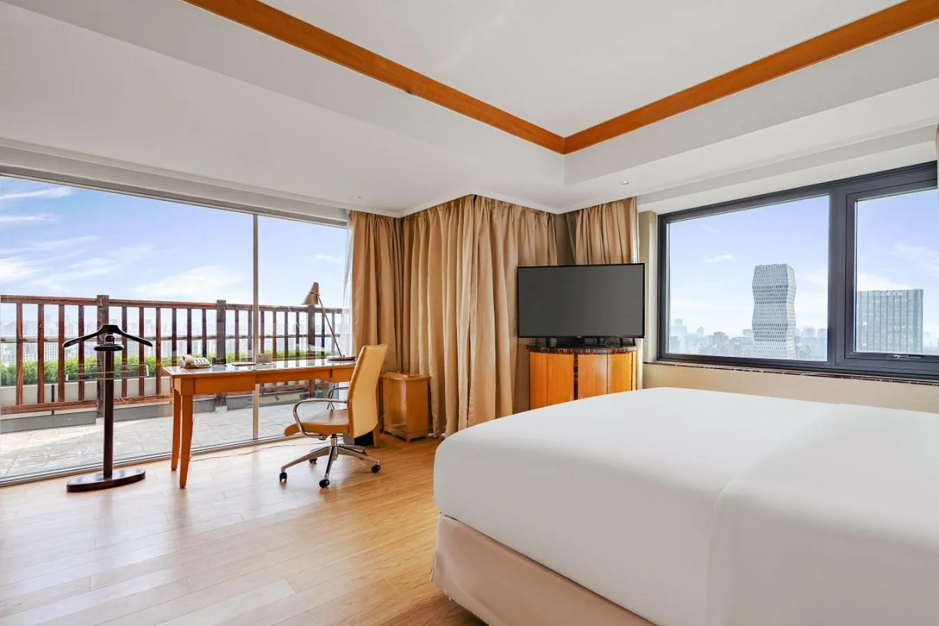 Restaurant/places to eat, Bed in Radisson Collection Hotel, Yangtze Shanghai