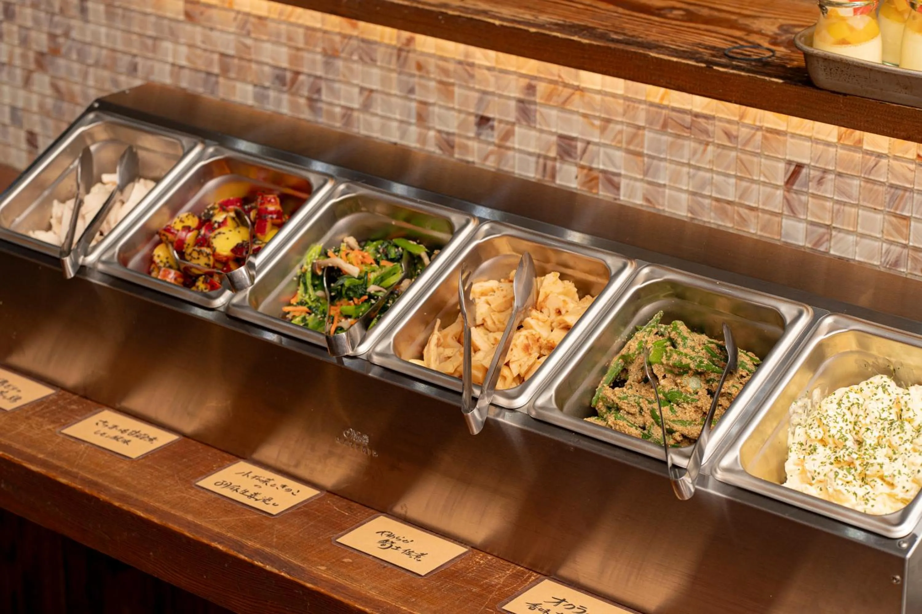 Restaurant/places to eat in the b hakata