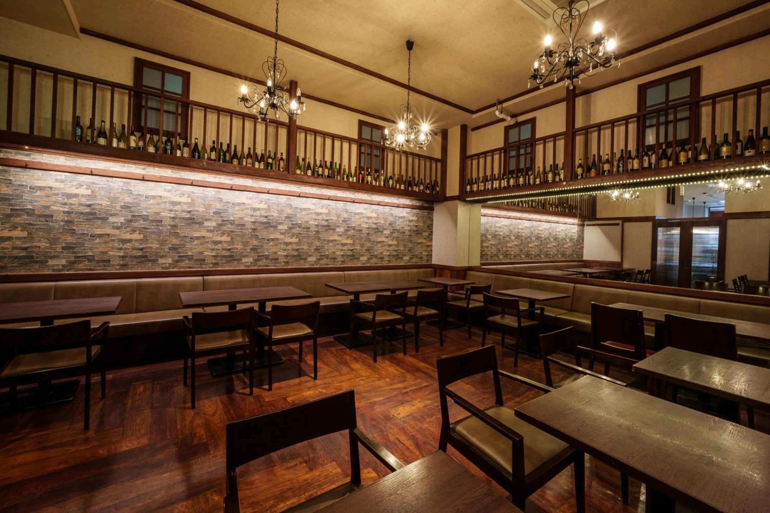 Restaurant/places to eat in the b hakata