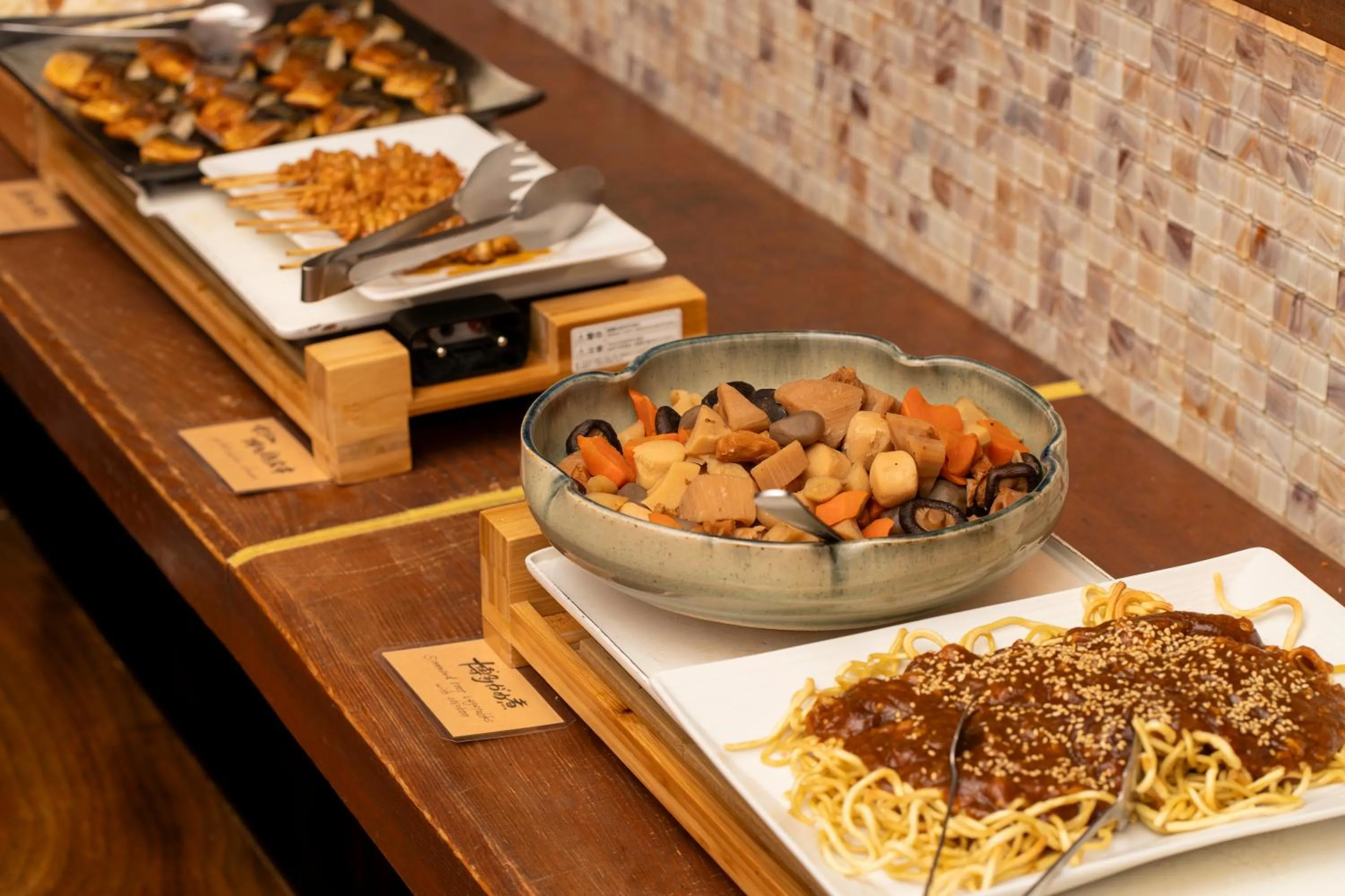 Restaurant/places to eat in the b hakata