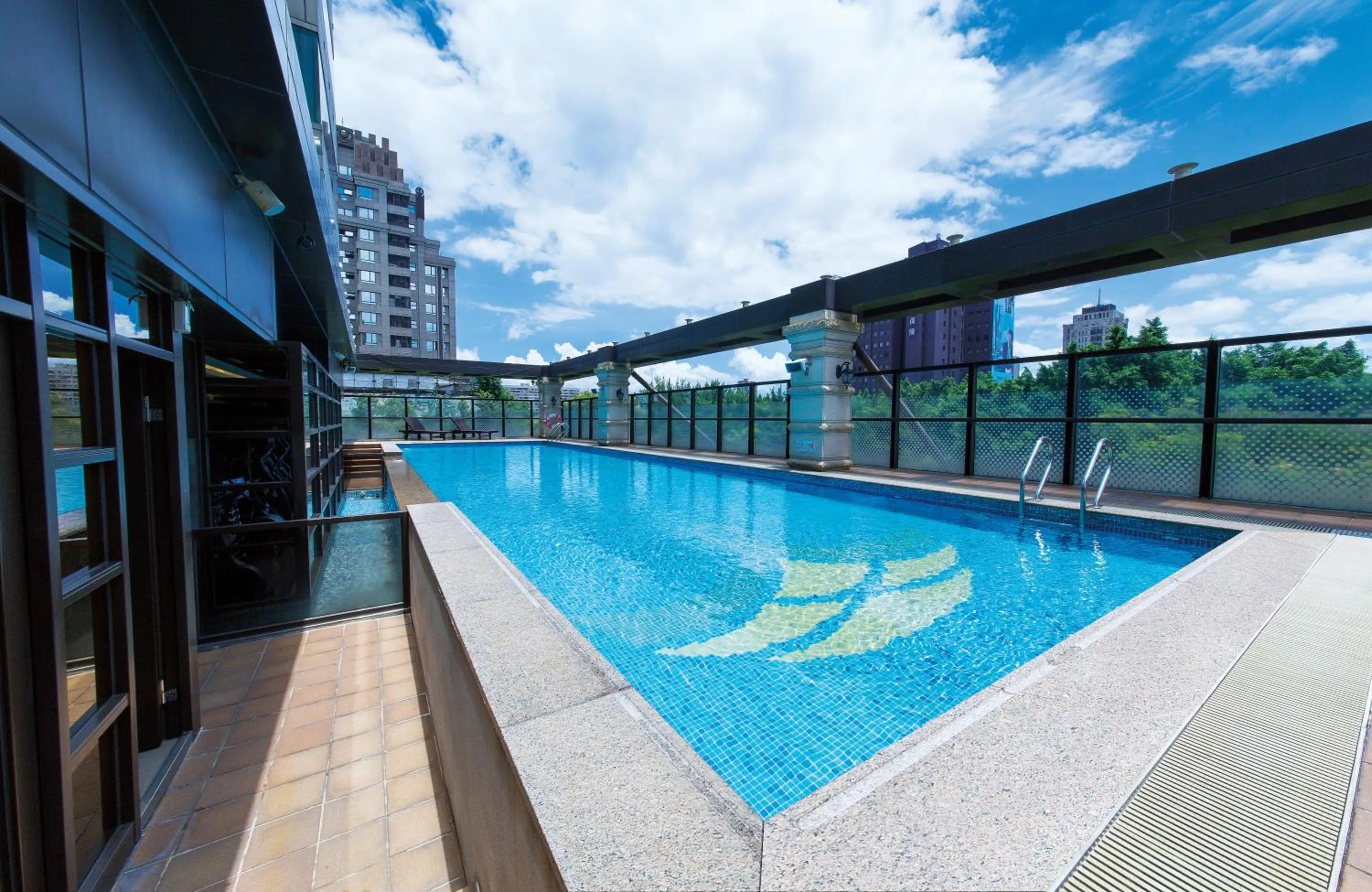 Swimming pool in Fullon Hotel Taipei, Central